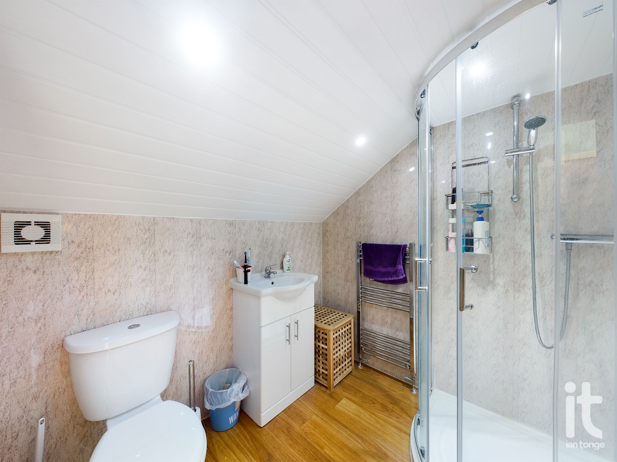5 bedroom semi-detached house Sold in Stockport - Photograph 9.