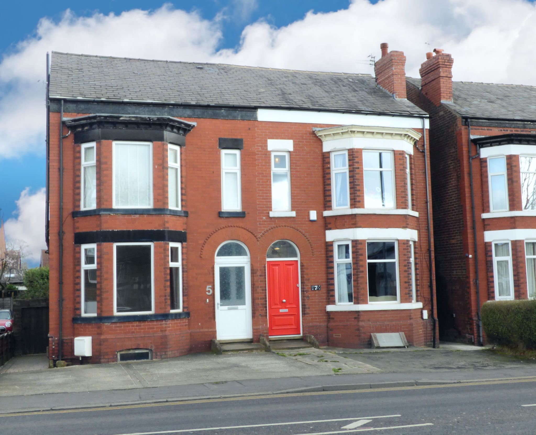 5 bedroom semi-detached house Sold in Stockport - Photograph 1.