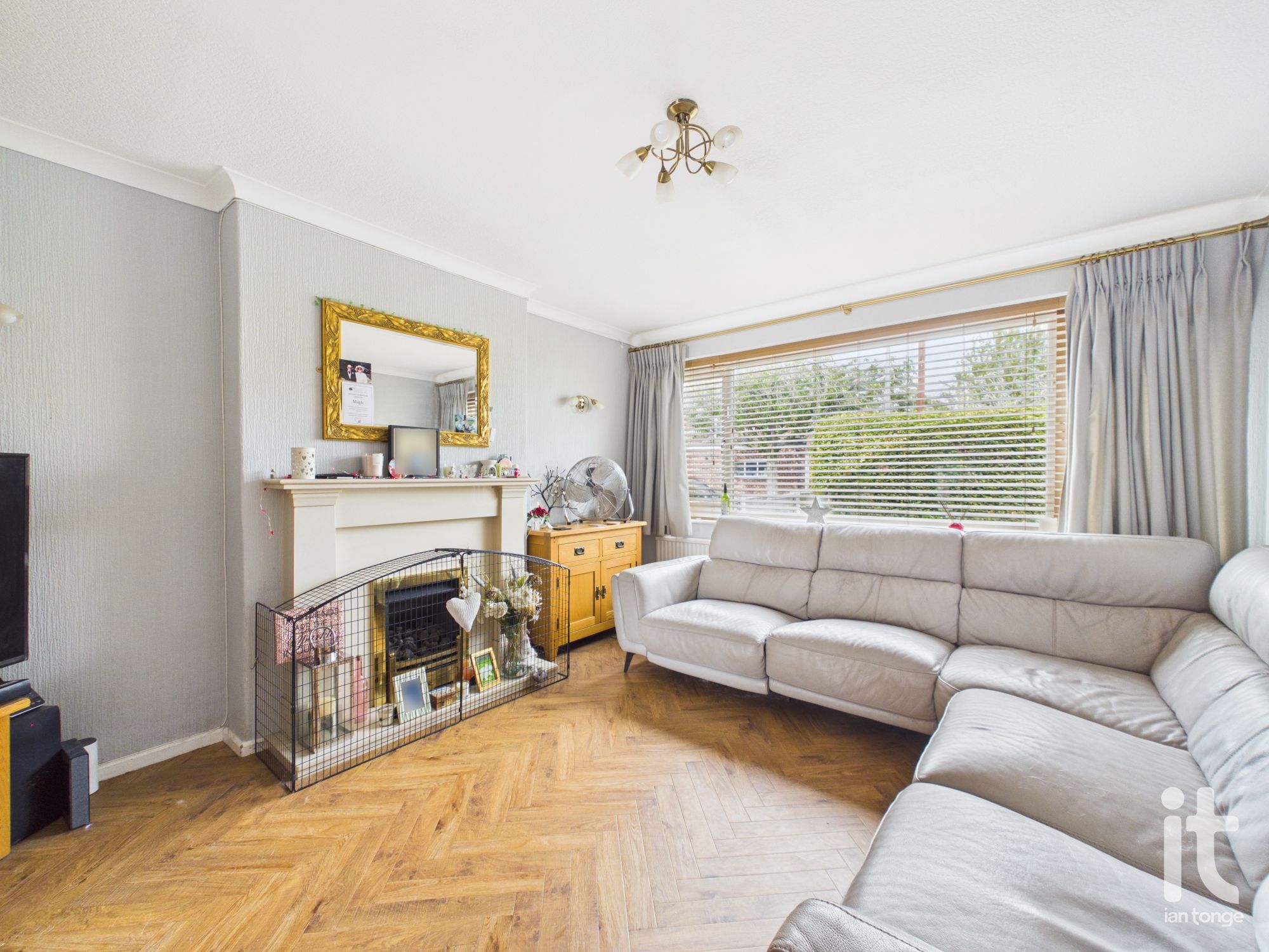 3 bedroom link detached house For Sale in Stockport - Photograph 8.