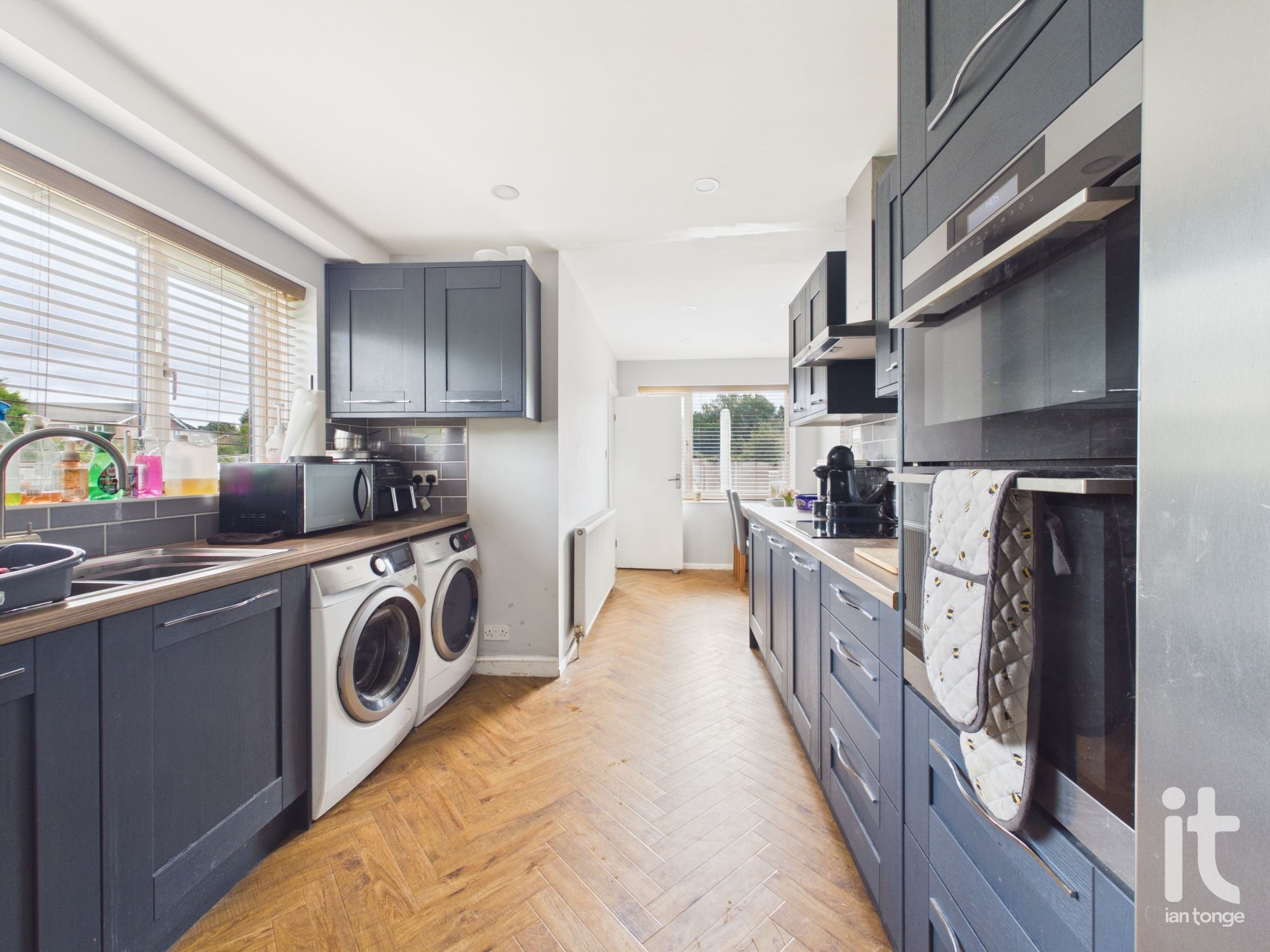 3 bedroom link detached house For Sale in Stockport - Photograph 3.