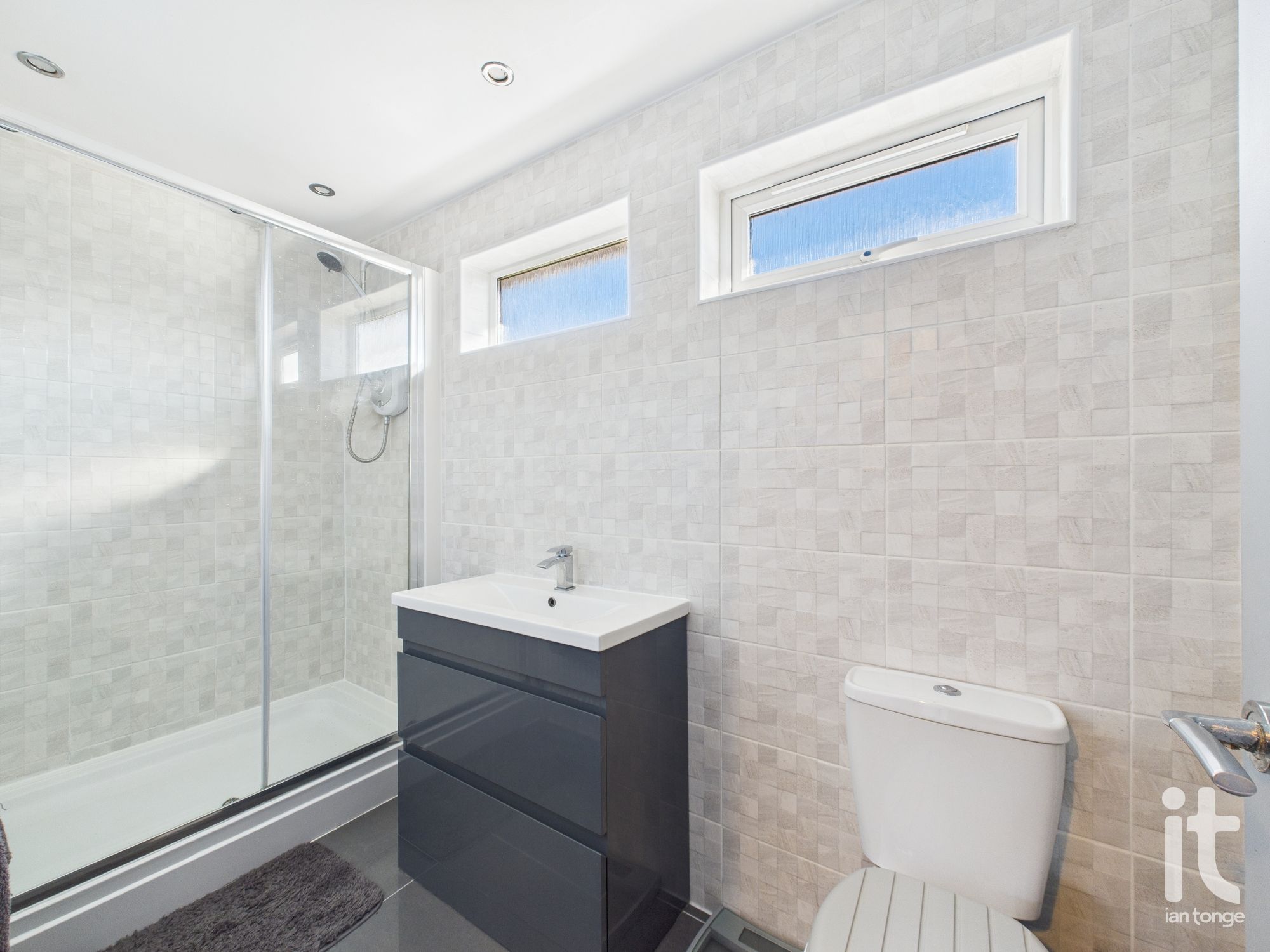3 bedroom mews house SSTC in Stockport - Photograph 18.