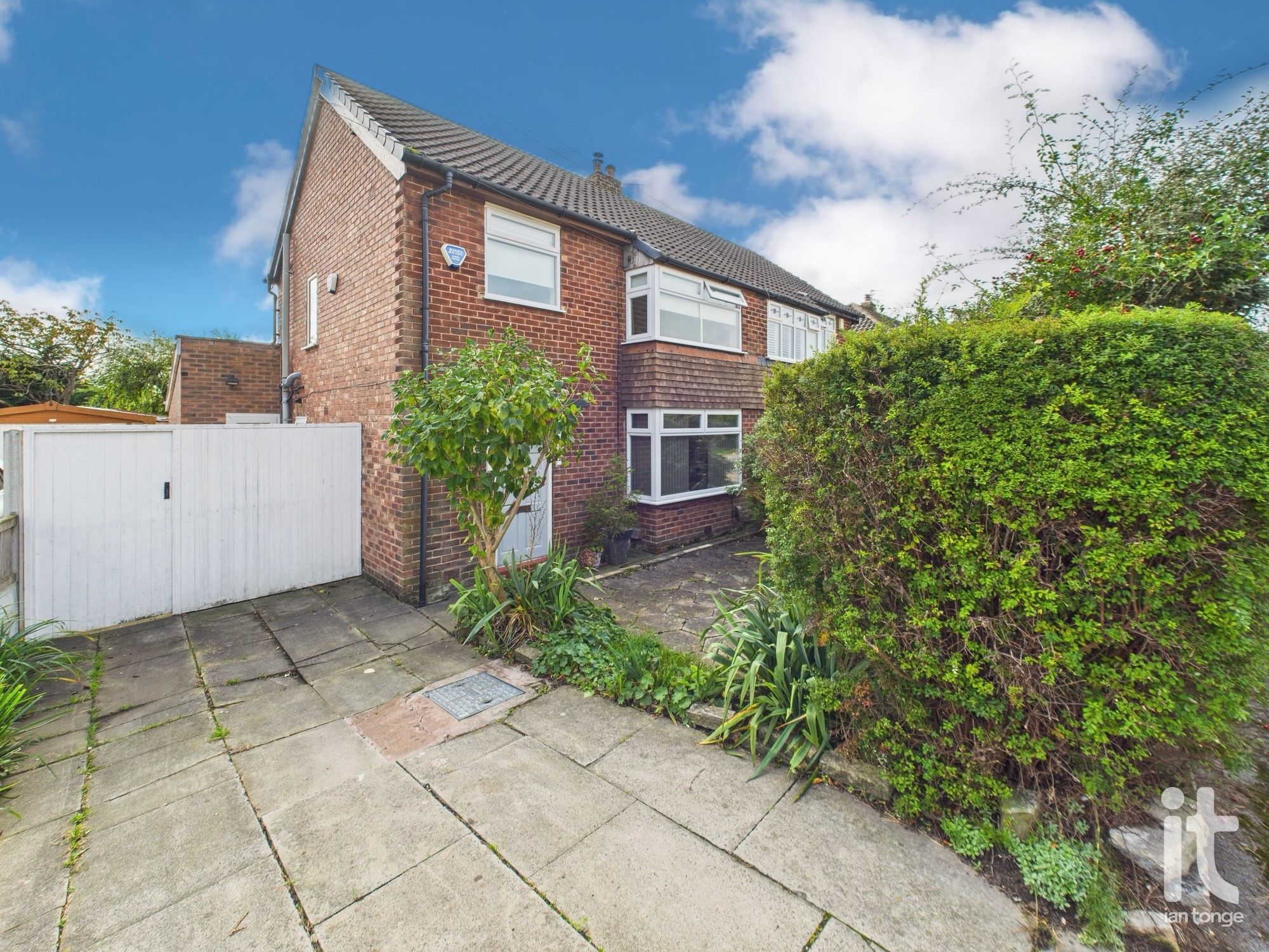 3 bedroom semi-detached house Sold in Stockport - Photograph 1.