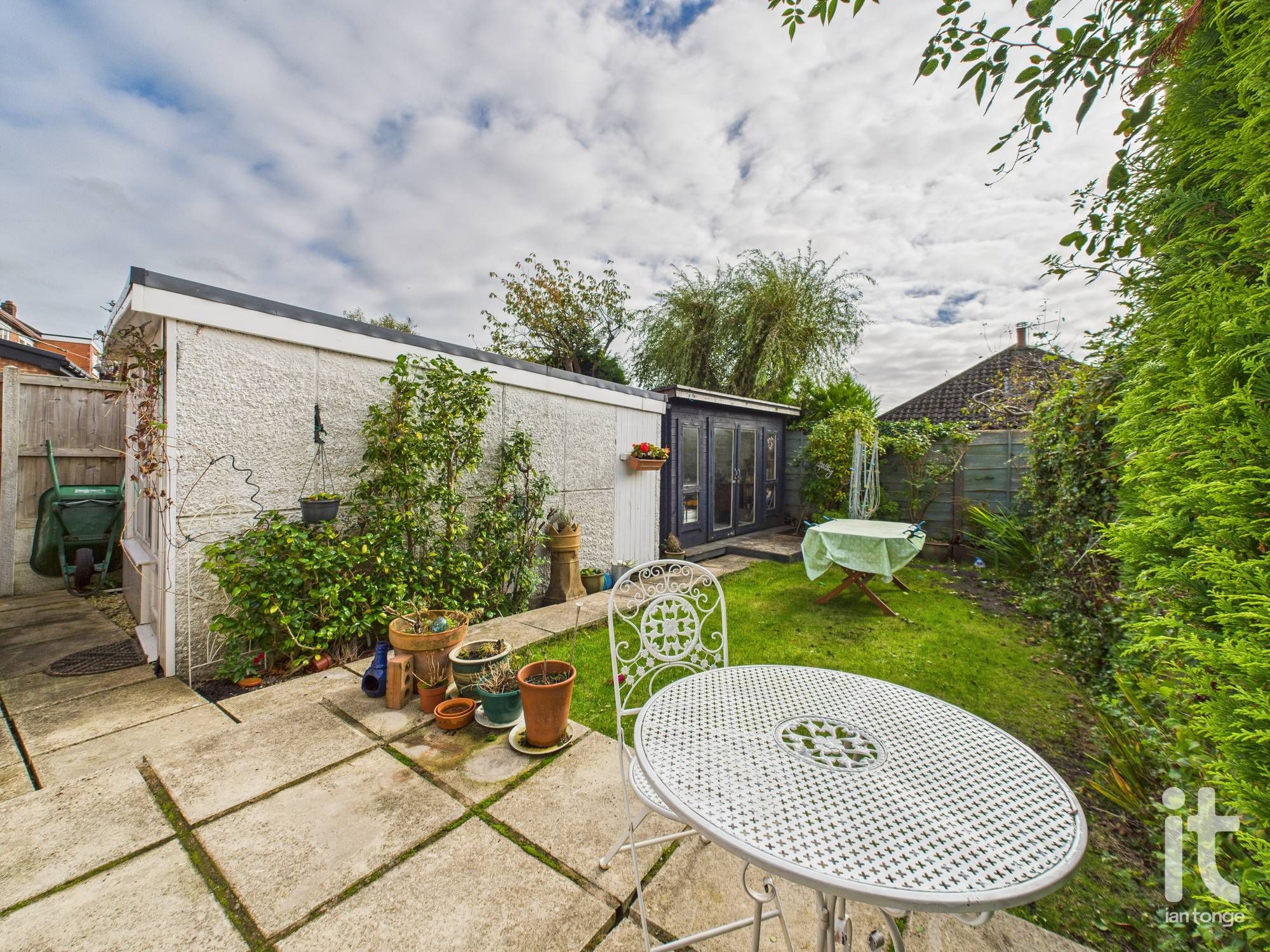 3 bedroom semi-detached house Sold in Stockport - Photograph 19.