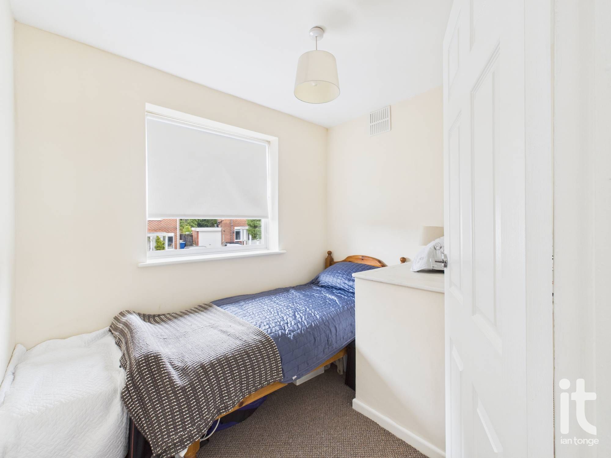 3 bedroom semi-detached house Sold in Stockport - Photograph 16.