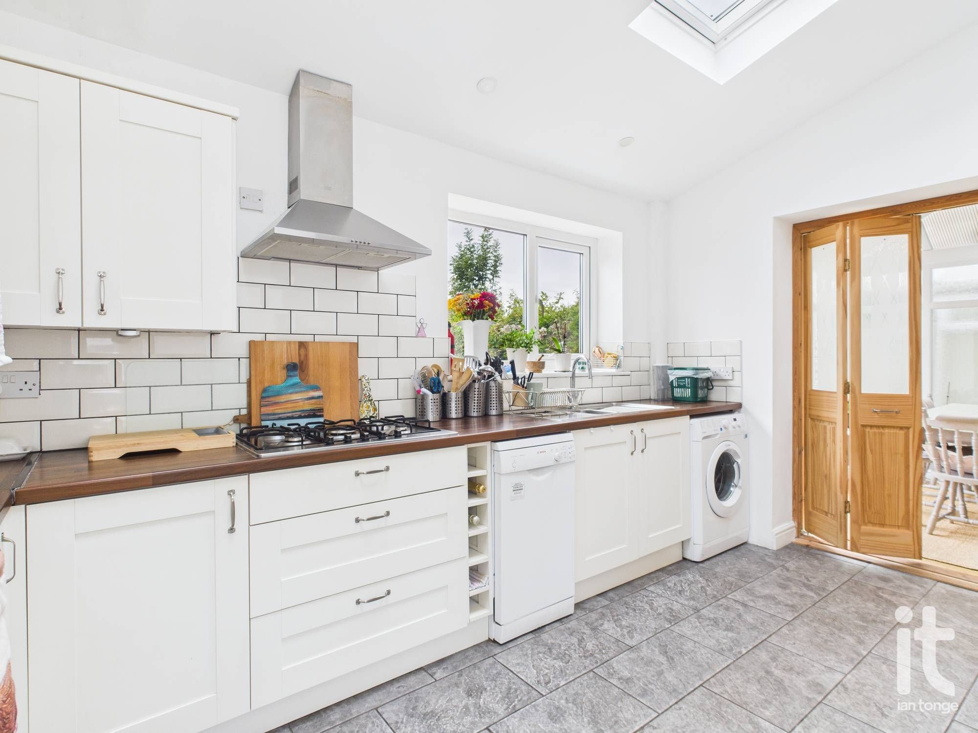 3 bedroom semi-detached house Sold in Stockport - Photograph 8.