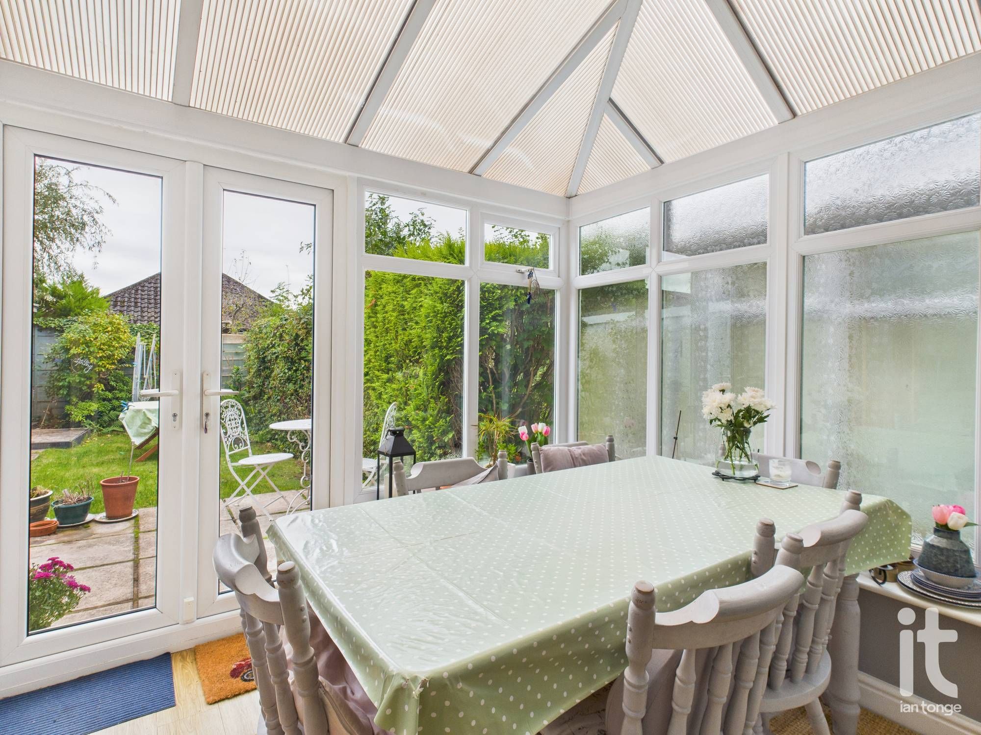 3 bedroom semi-detached house Sold in Stockport - Photograph 11.