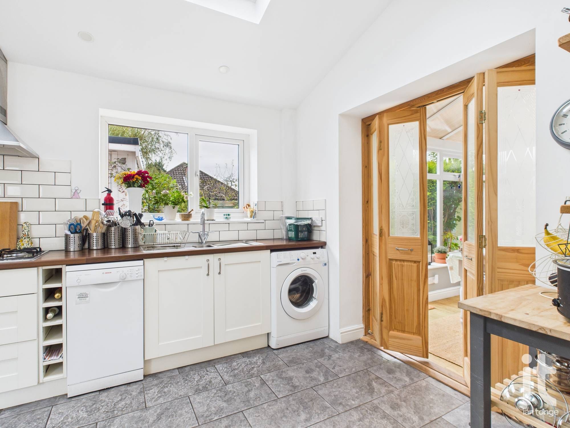 3 bedroom semi-detached house Sold in Stockport - Photograph 7.
