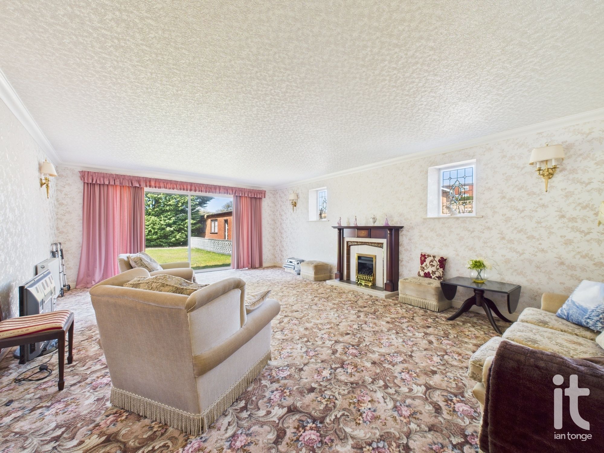 3 bedroom detached bungalow Under Offer in Stockport - Photograph 14.