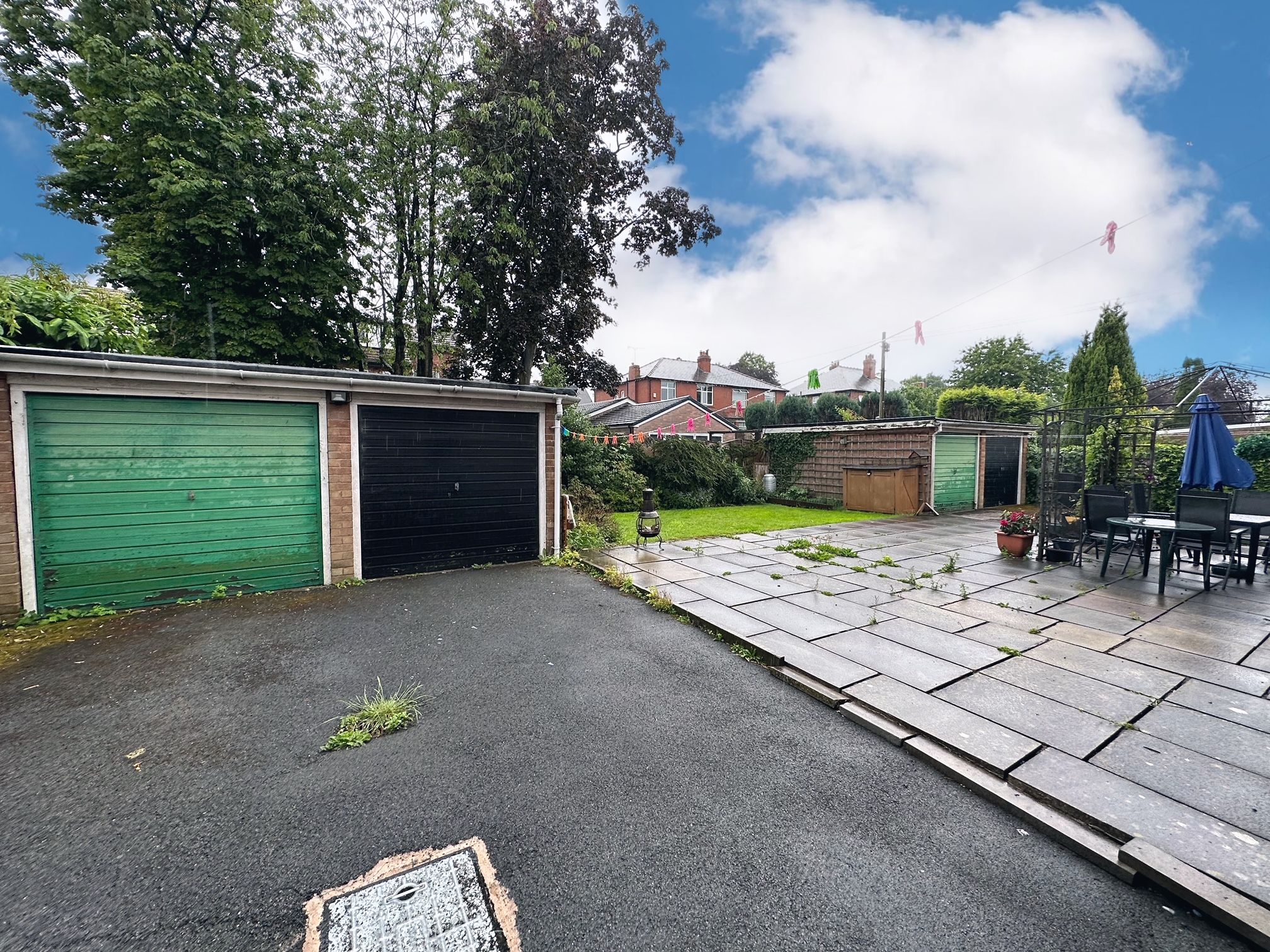 2 bedroom flat flat/apartment Sold in Stockport - Photograph 9.