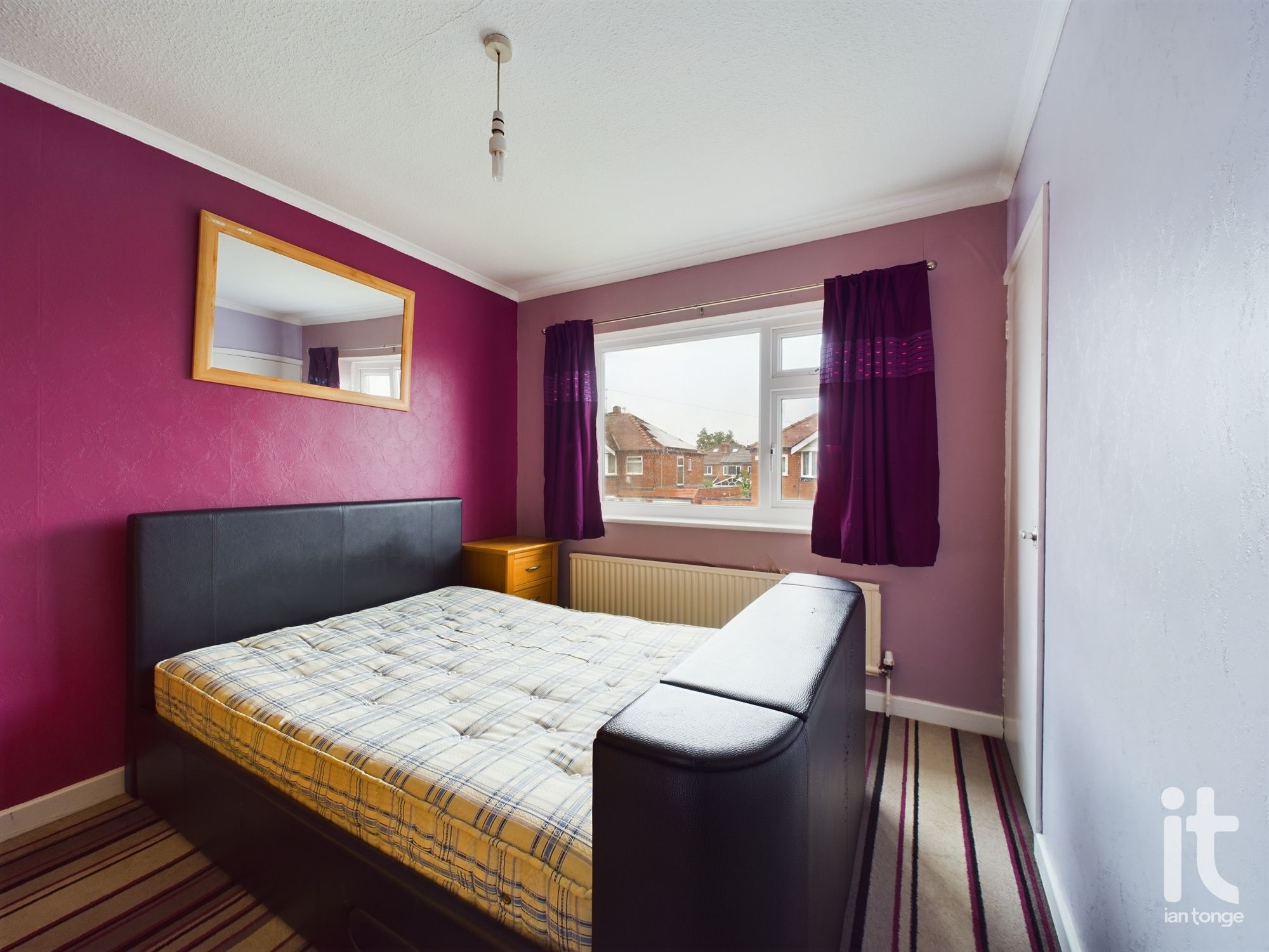 2 bedroom flat flat/apartment Sold in Stockport - Photograph 6.