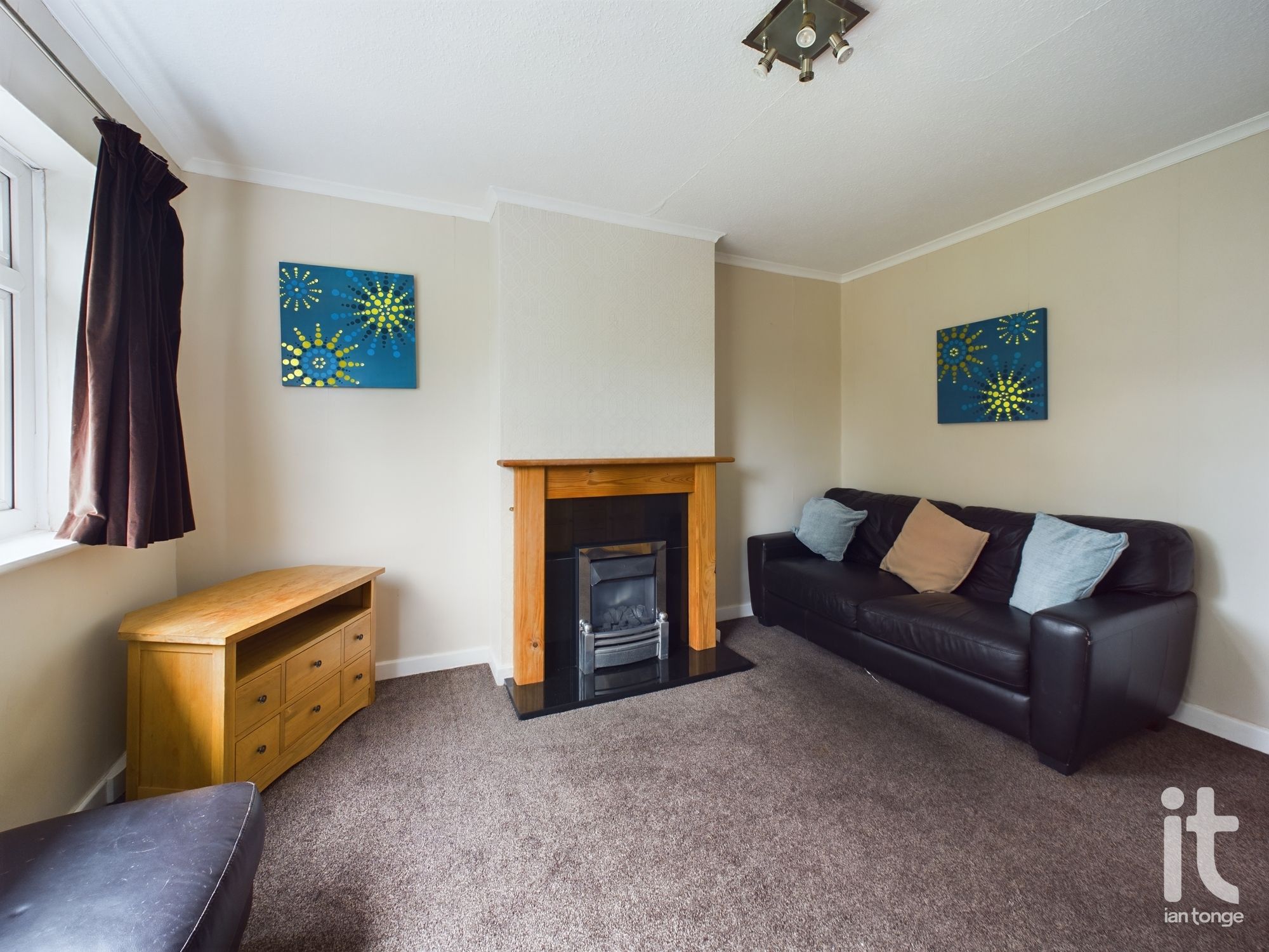 2 bedroom flat flat/apartment Sold in Stockport - Photograph 8.