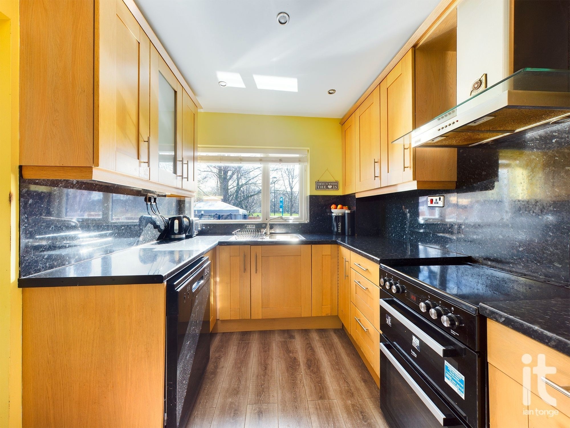 4 bedroom link detached house Sold in Stockport - Photograph 12.