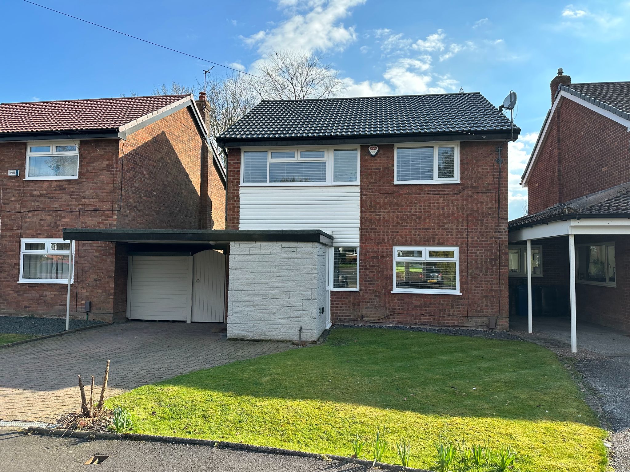 4 bedroom link detached house Sold in Stockport - Photograph 1.