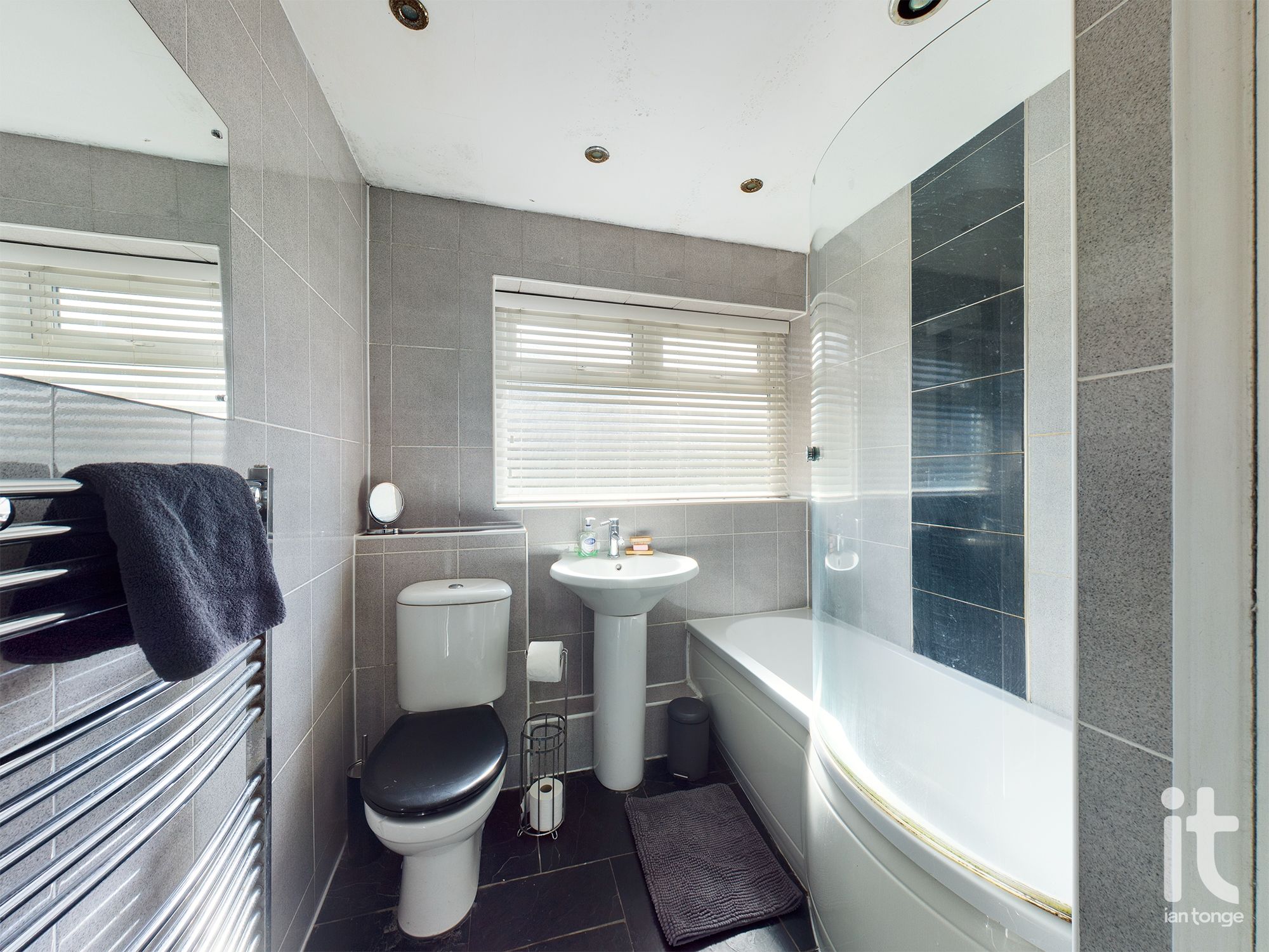4 bedroom link detached house Sold in Stockport - Photograph 18.