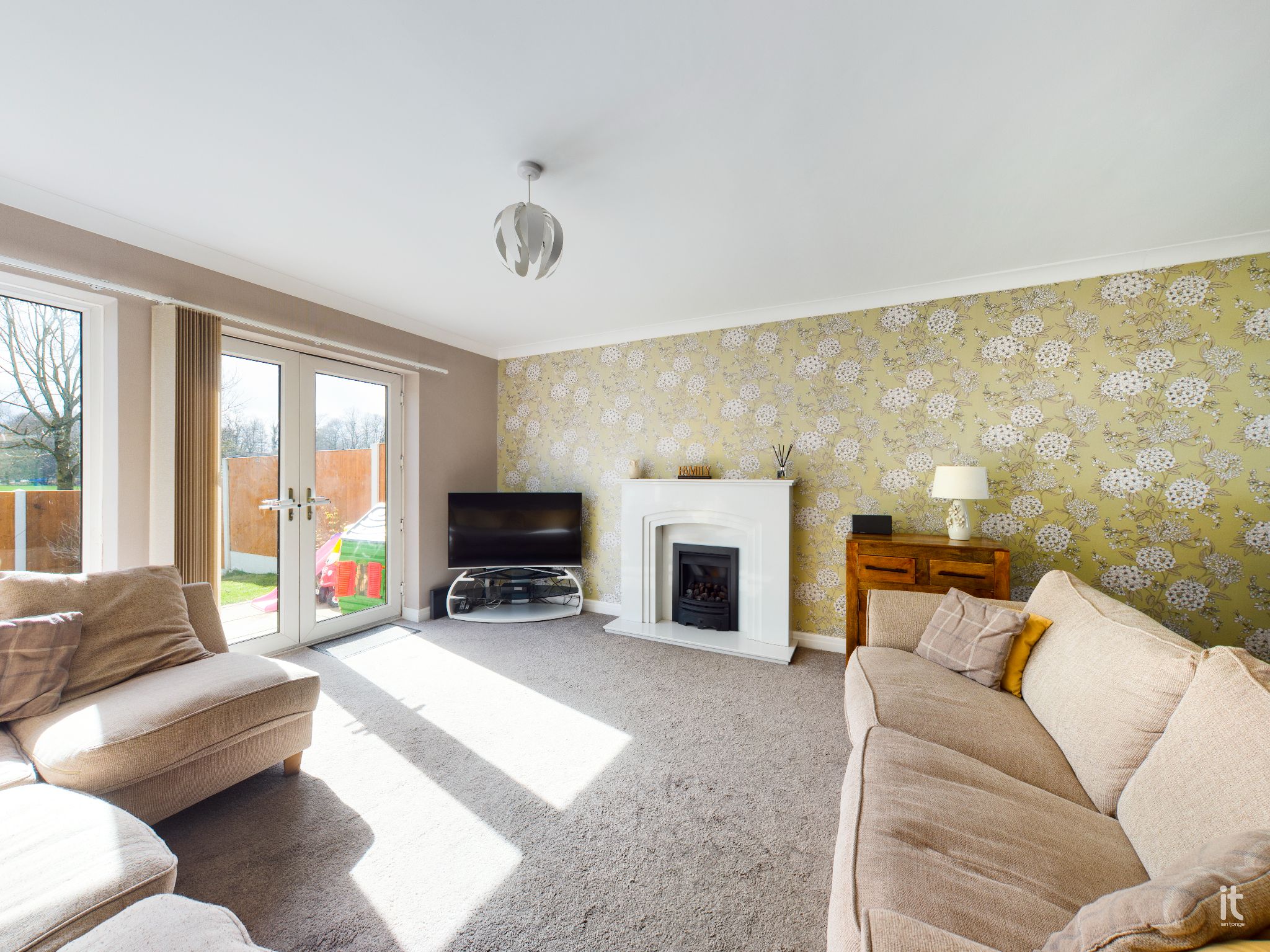4 bedroom link detached house Sold in Stockport - Photograph 14.