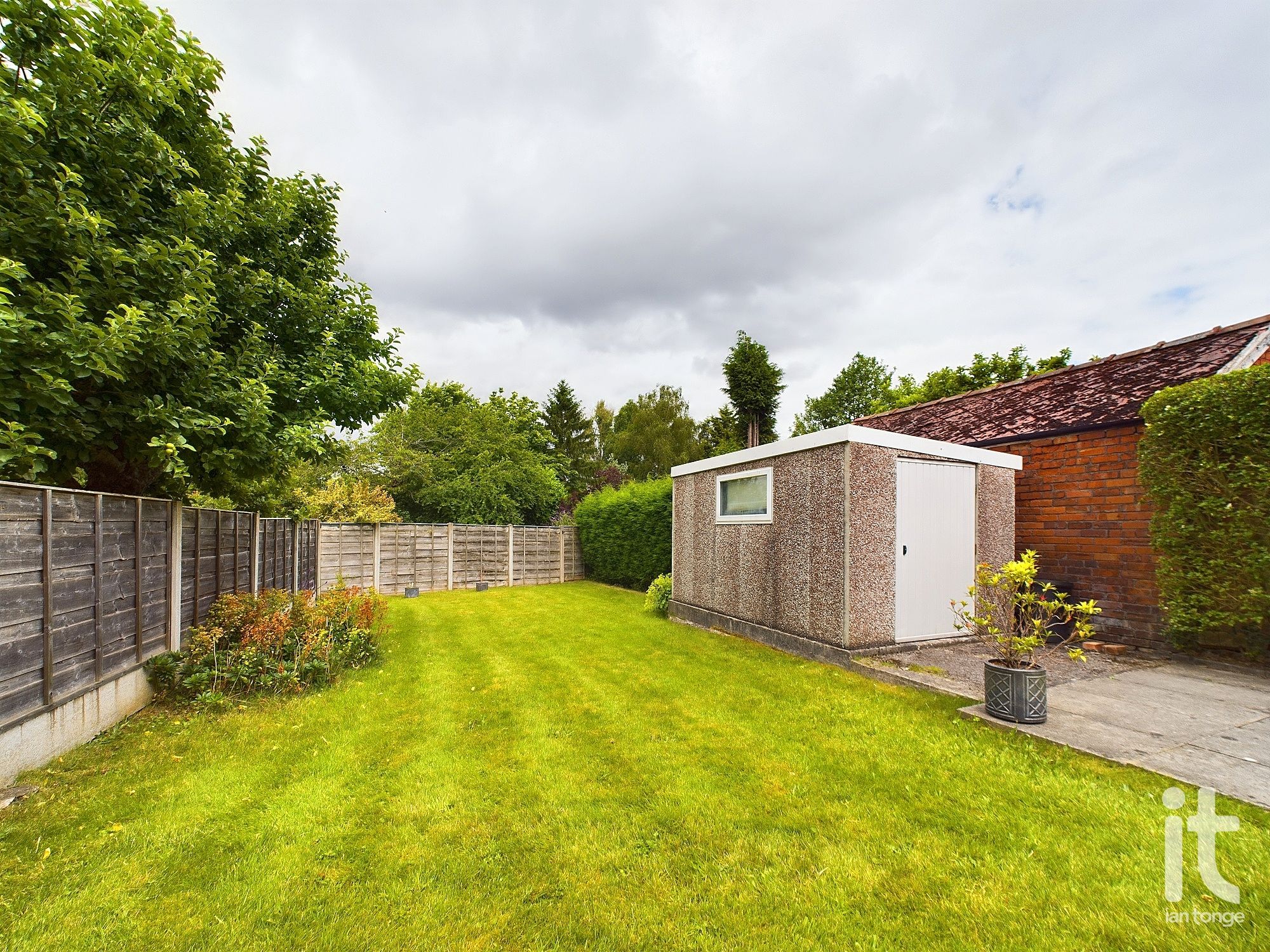4 bedroom semi-detached house Sold in Stockport - Photograph 21.