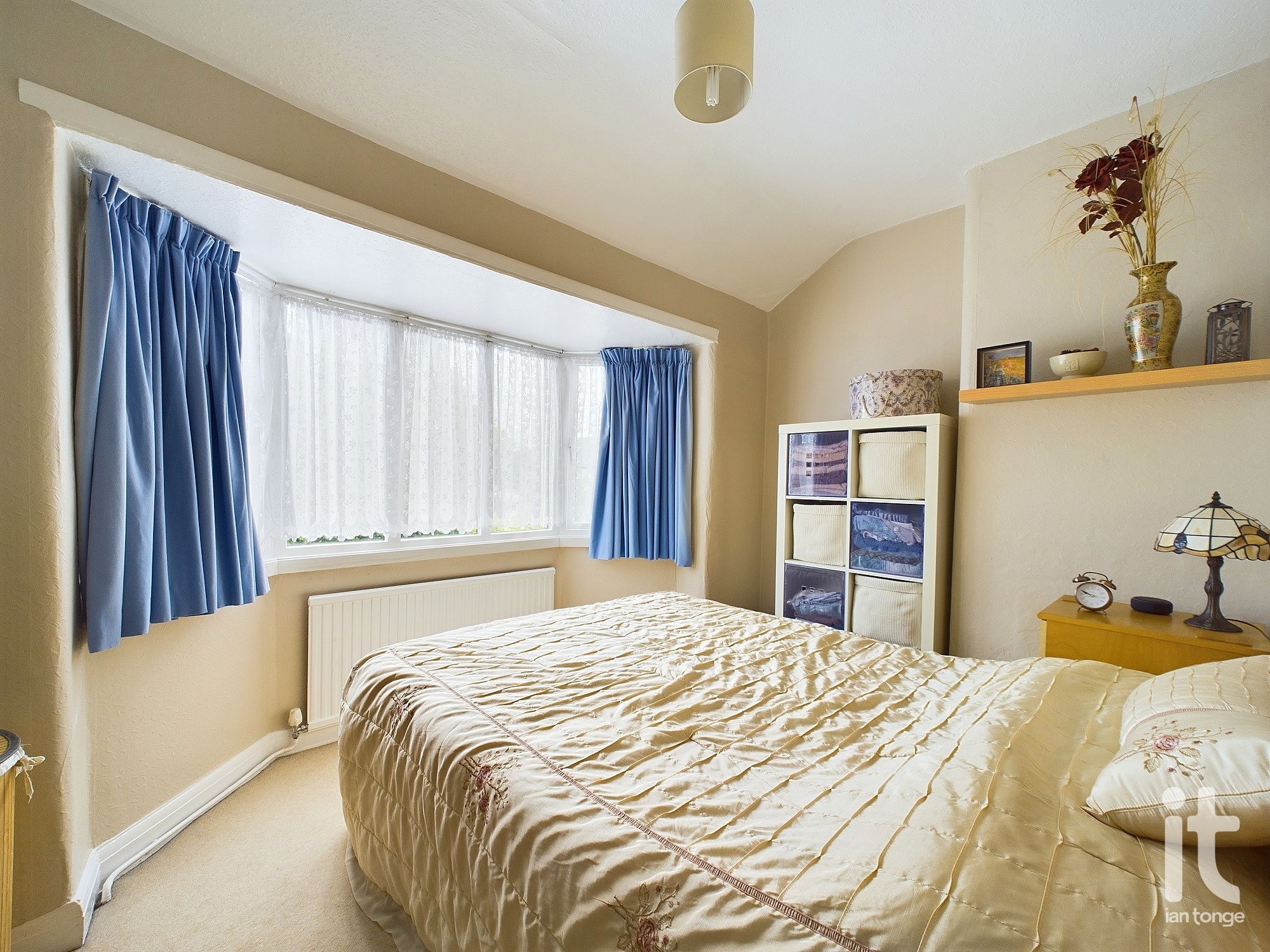 4 bedroom semi-detached house Sold in Stockport - Photograph 16.