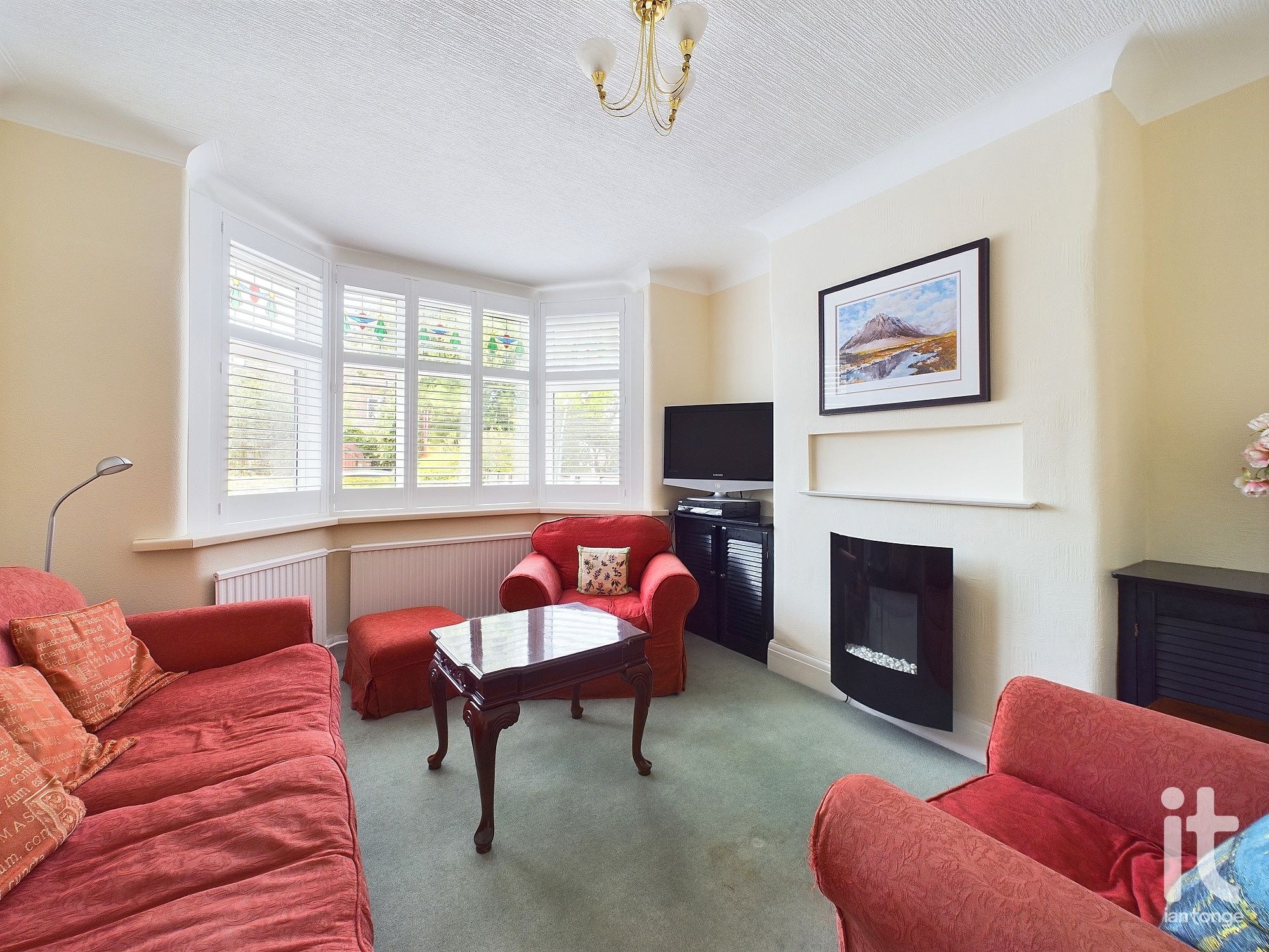 4 bedroom semi-detached house Sold in Stockport - Photograph 6.