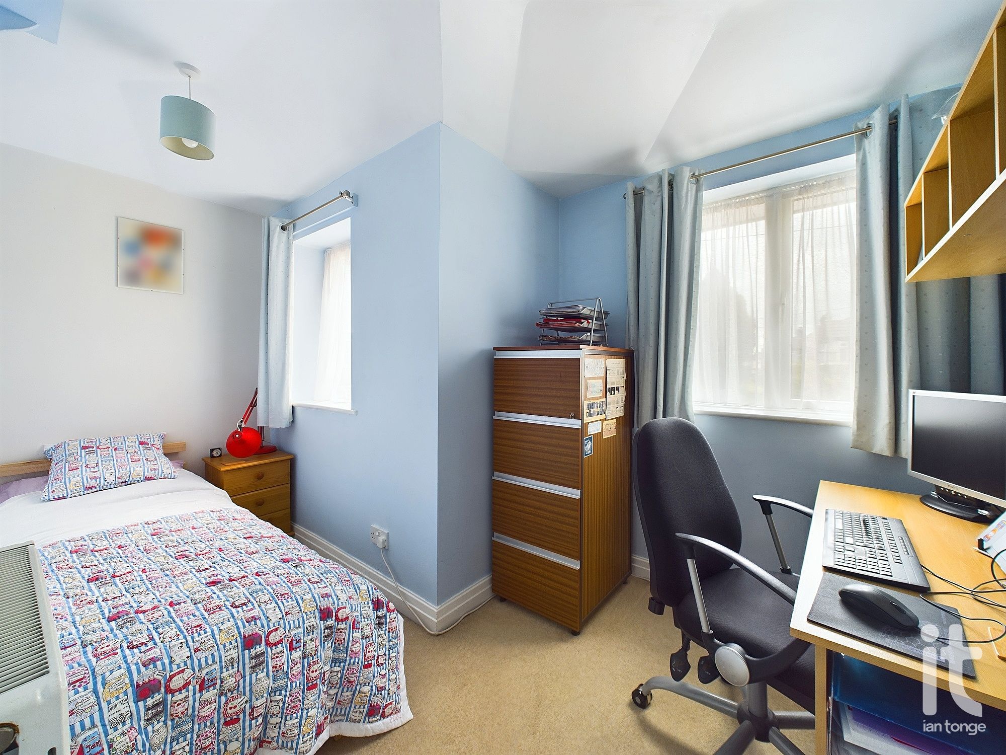 4 bedroom semi-detached house Sold in Stockport - Photograph 18.