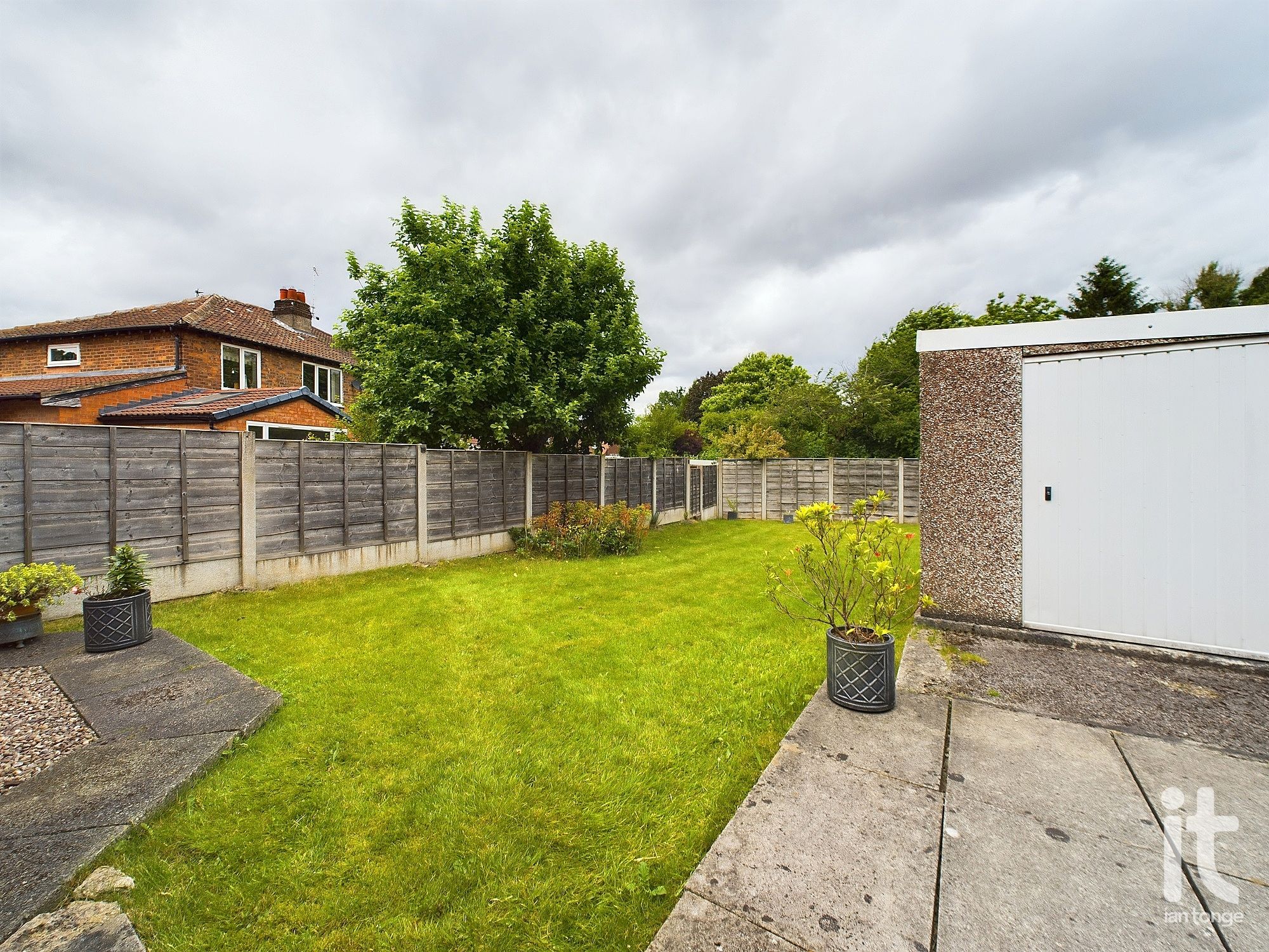 4 bedroom semi-detached house Sold in Stockport - Photograph 22.
