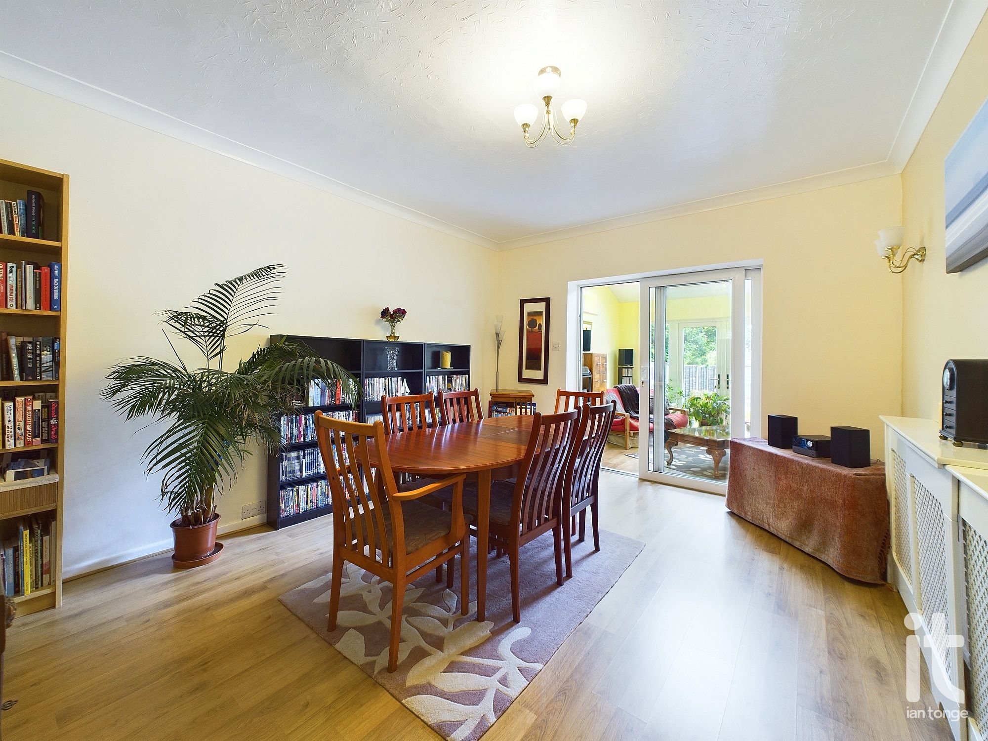 4 bedroom semi-detached house Sold in Stockport - Photograph 7.