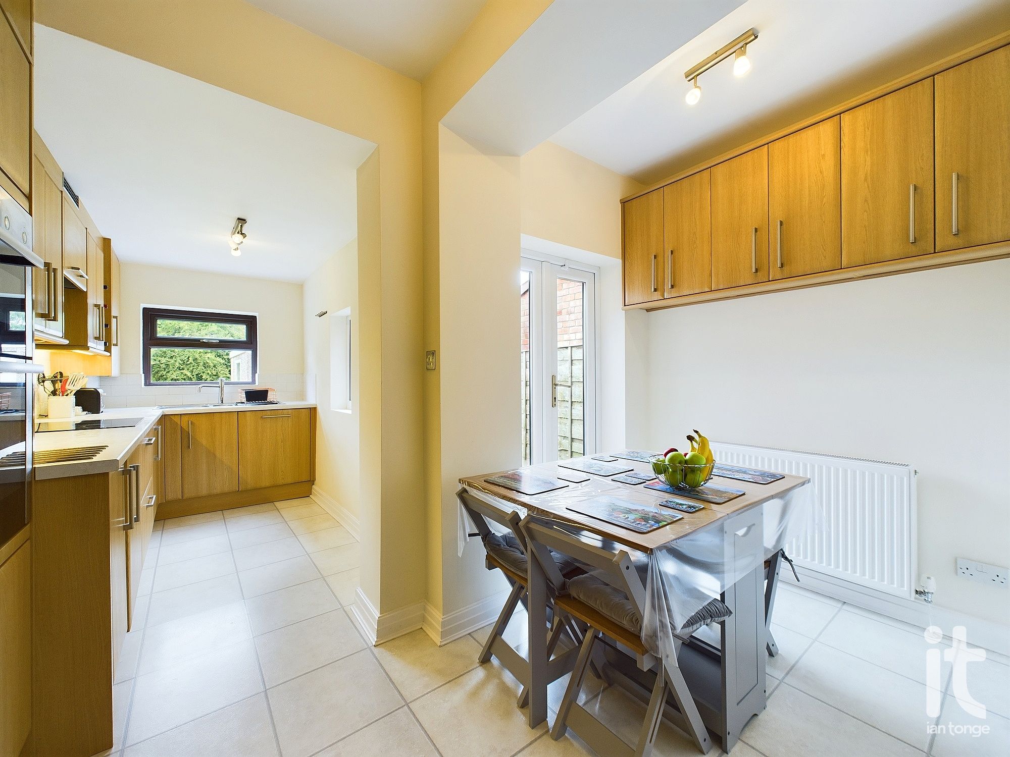 4 bedroom semi-detached house Sold in Stockport - Photograph 13.