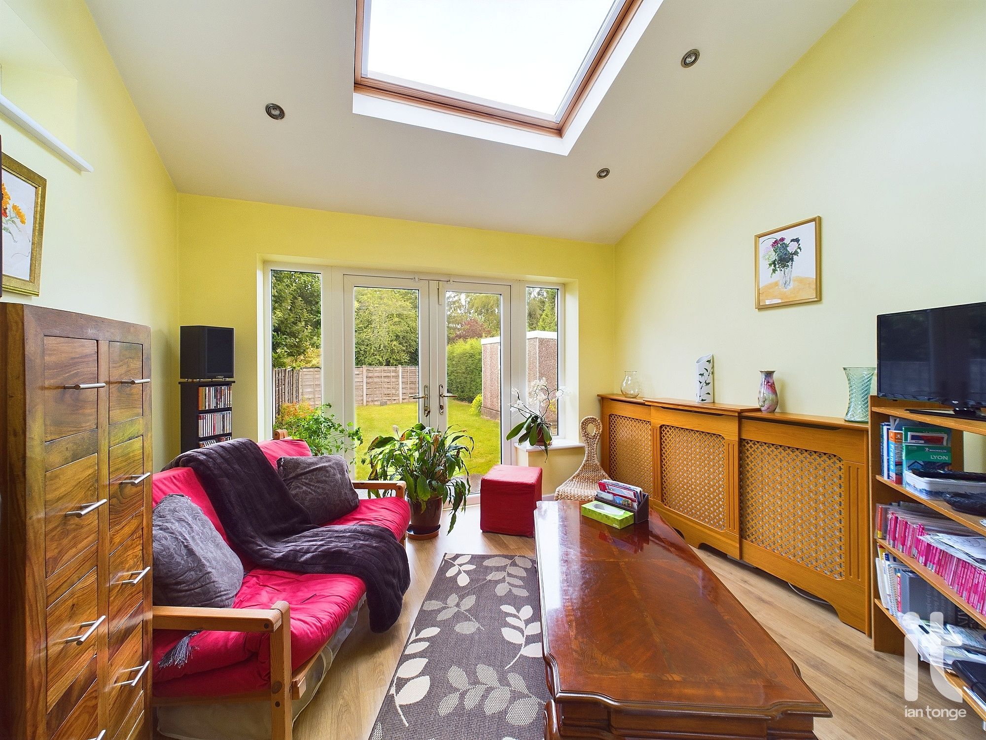 4 bedroom semi-detached house Sold in Stockport - Photograph 8.
