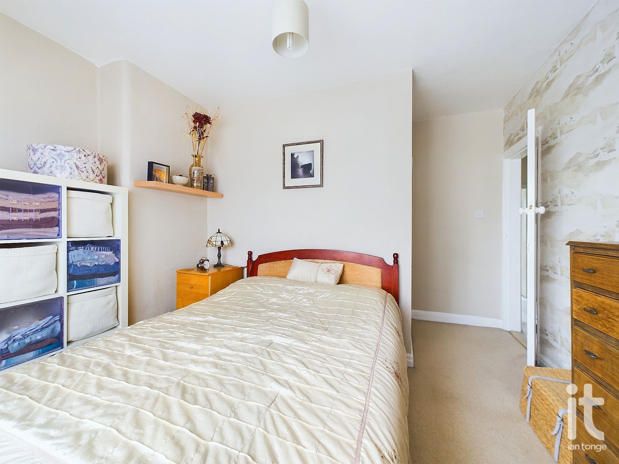 4 bedroom semi-detached house Sold in Stockport - Photograph 17.
