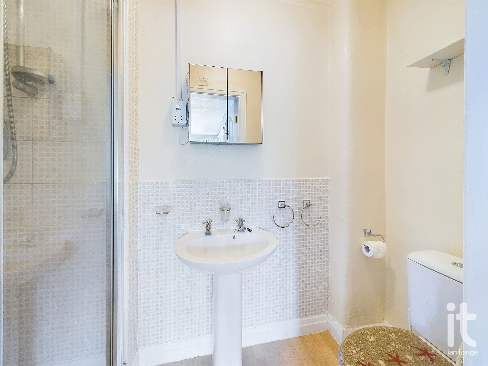 4 bedroom semi-detached house Sold in Stockport - Photograph 15.