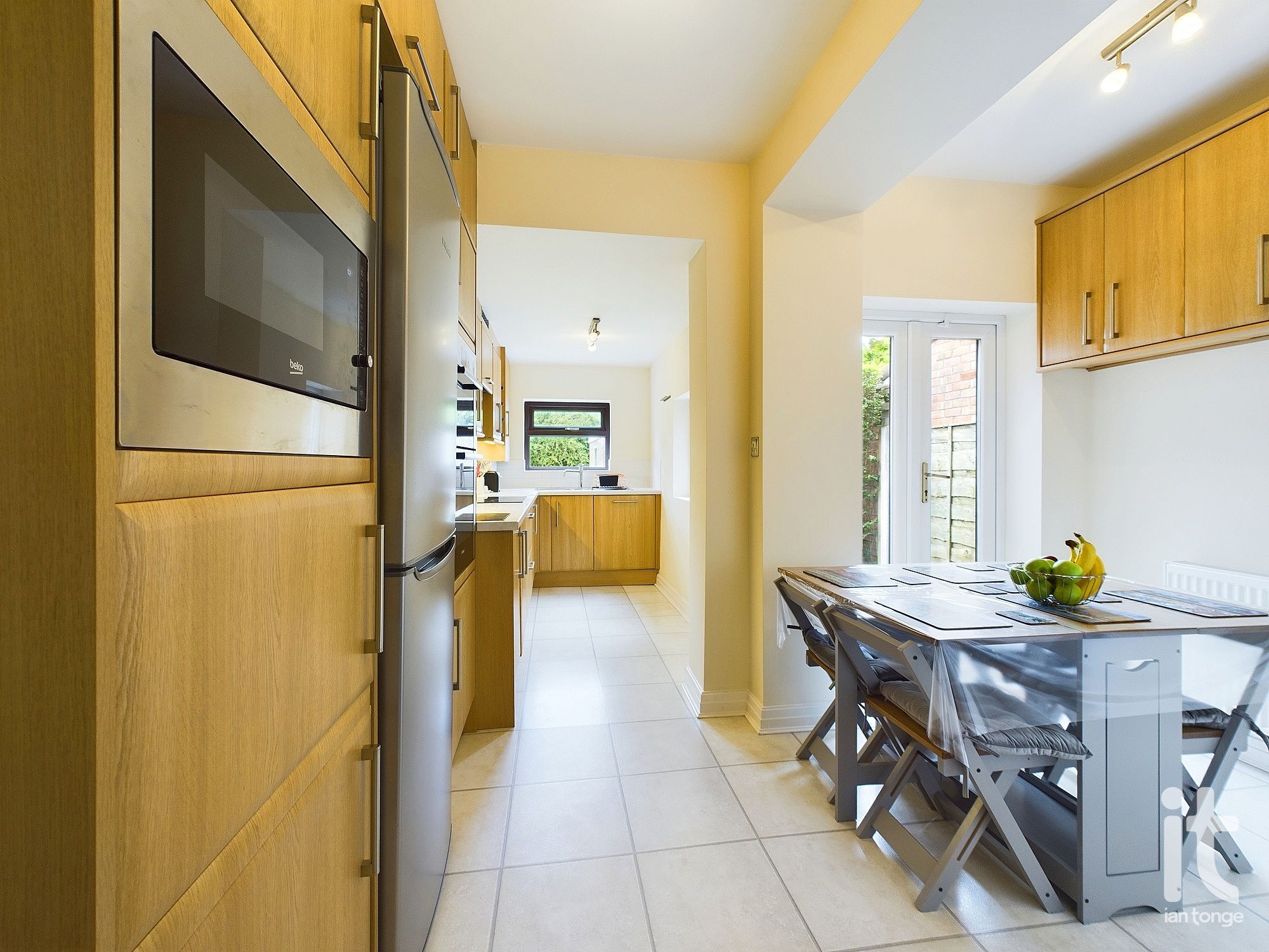4 bedroom semi-detached house Sold in Stockport - Photograph 12.