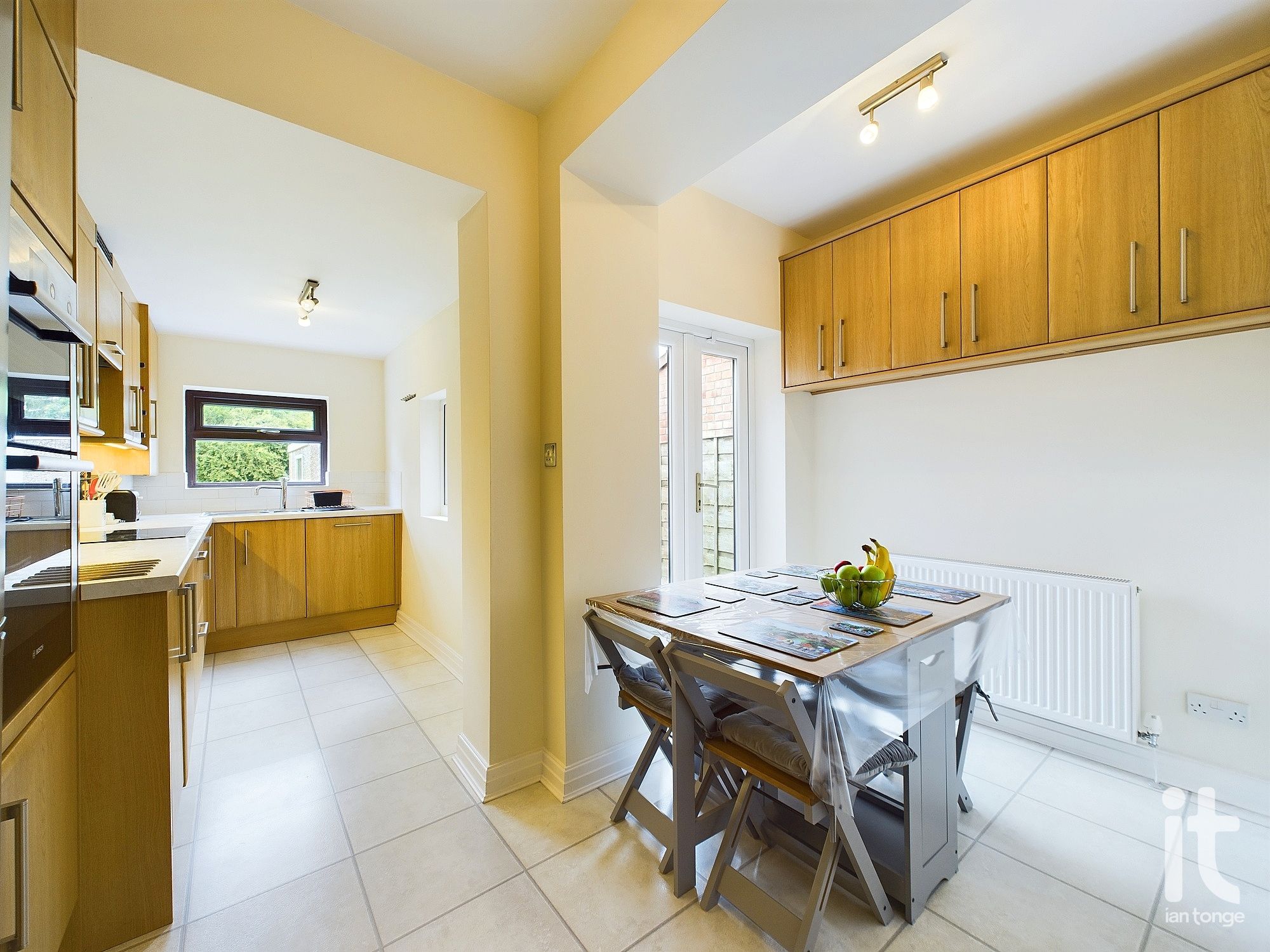 4 bedroom semi-detached house Sold in Stockport - Photograph 4.