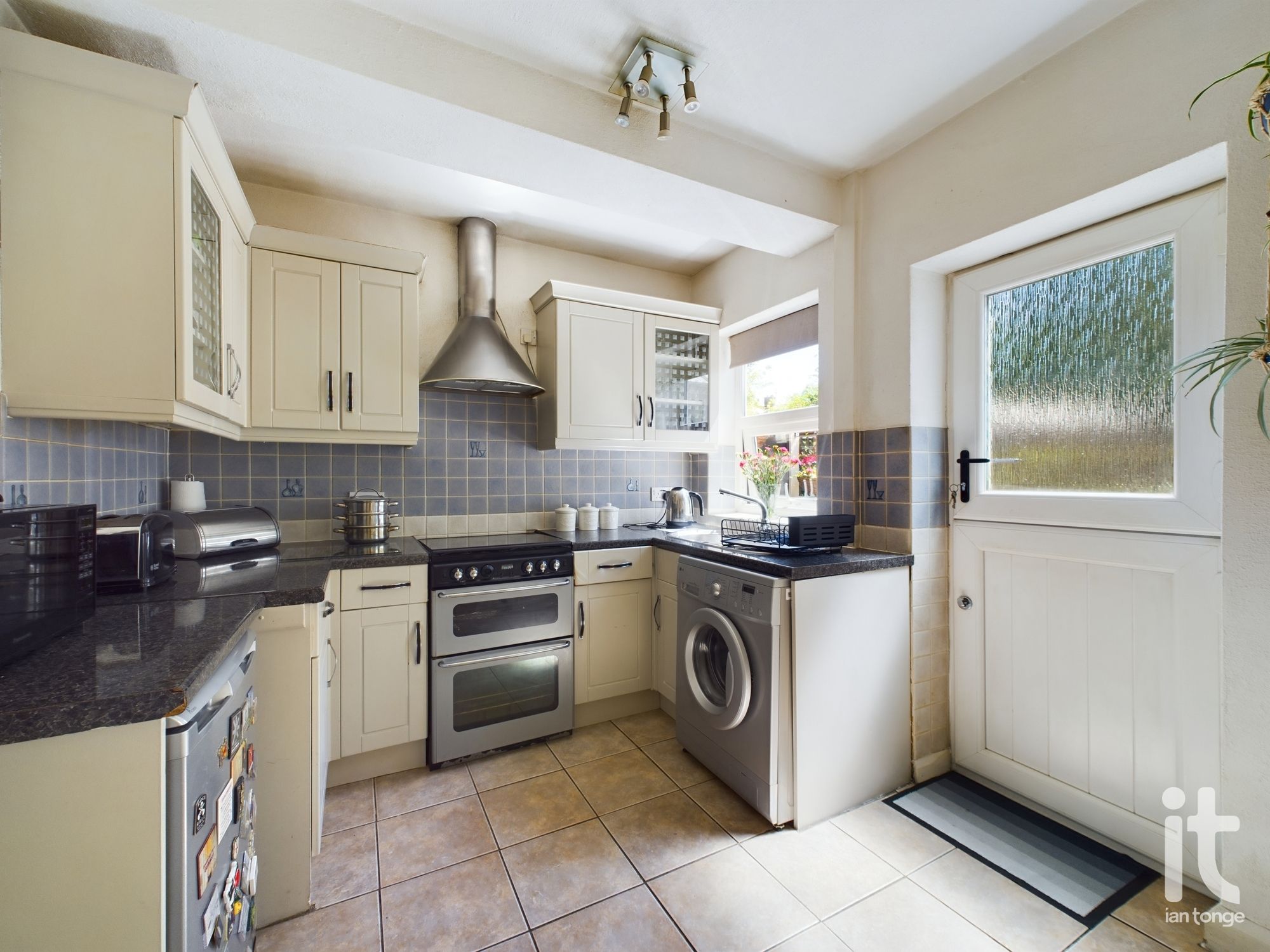 3 bedroom semi-detached house SSTC in Stockport - Photograph 8.