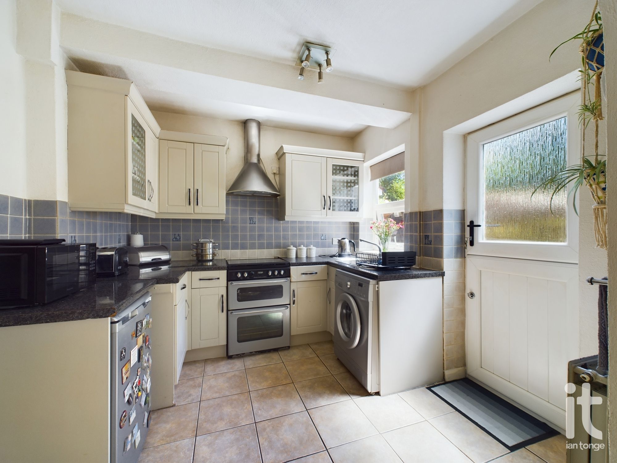 3 bedroom semi-detached house SSTC in Stockport - Photograph 7.