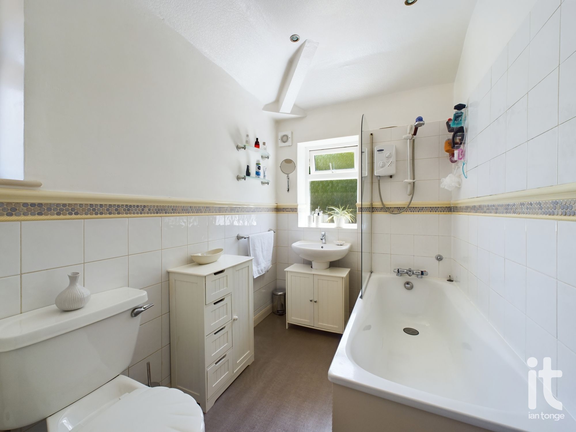 3 bedroom semi-detached house SSTC in Stockport - Photograph 17.