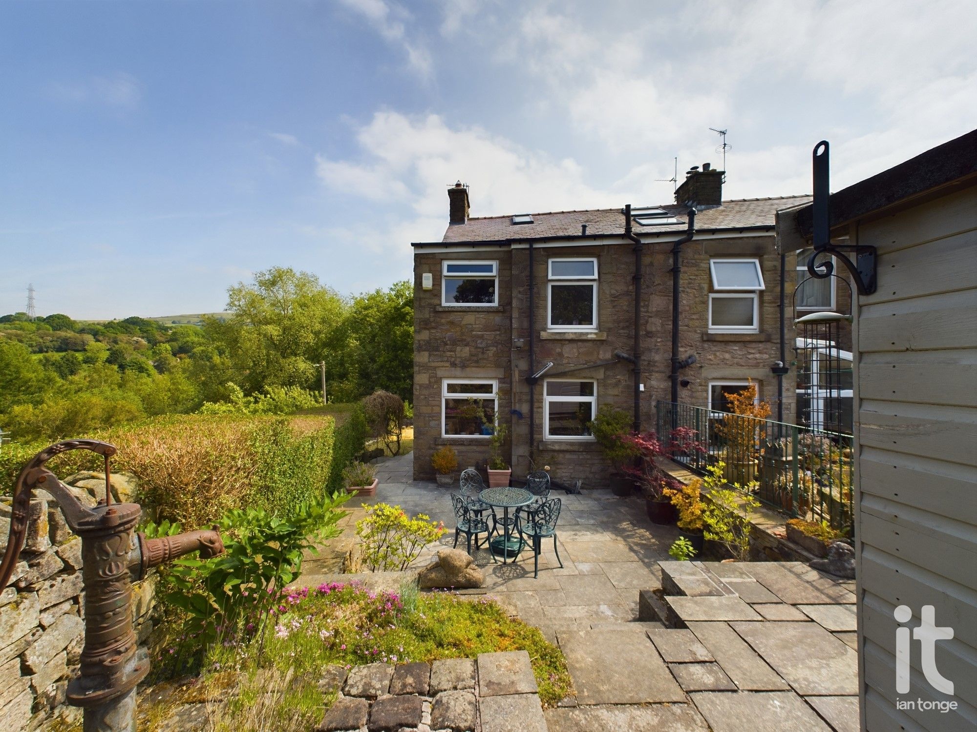 3 bedroom end terraced house Under Offer in High Peak - Photograph 16.