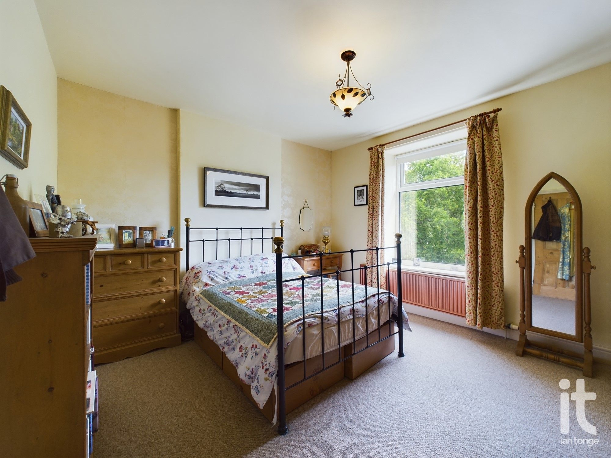 3 bedroom end terraced house Under Offer in High Peak - Photograph 6.