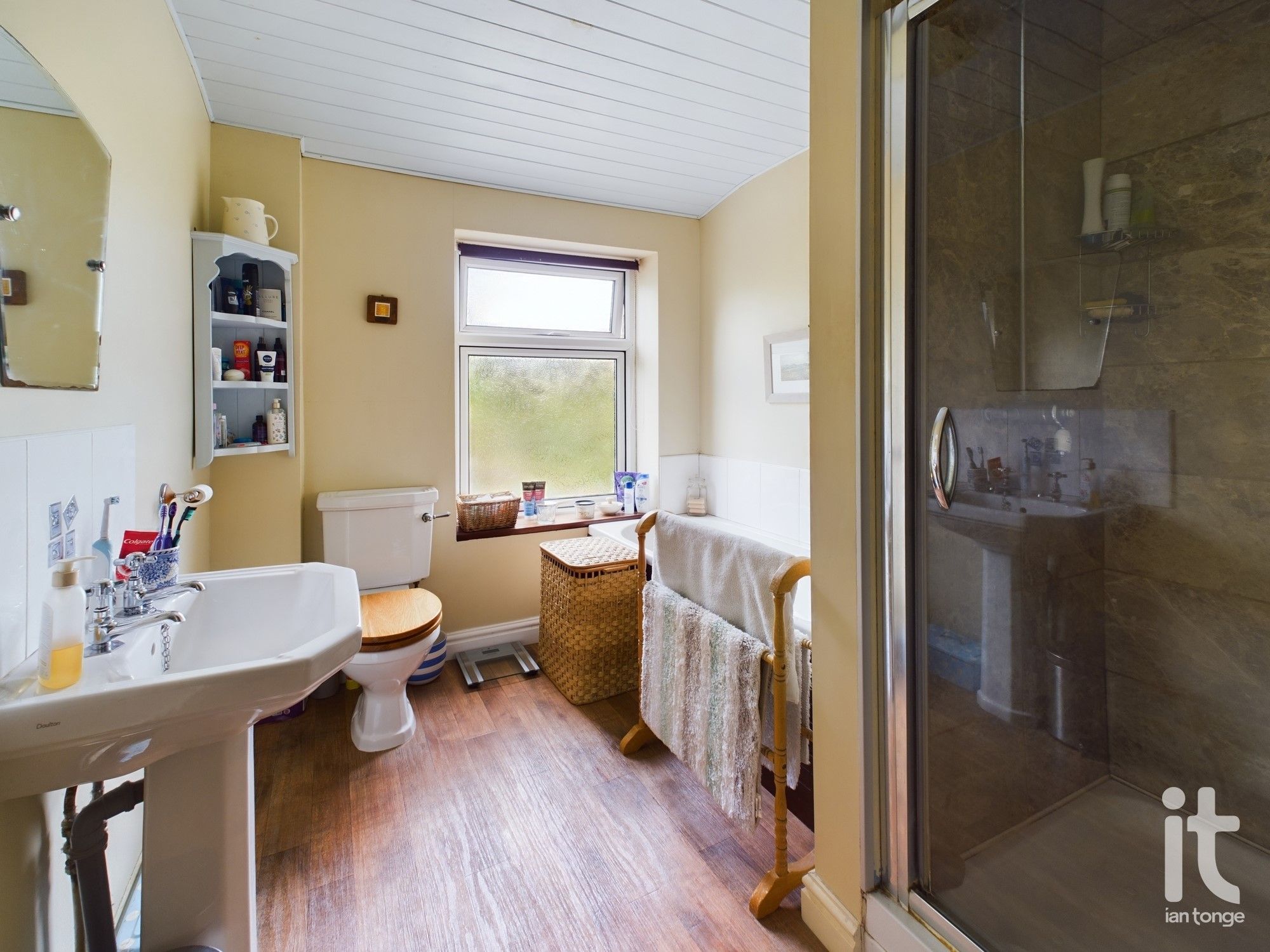 3 bedroom end terraced house Under Offer in High Peak - Photograph 1.