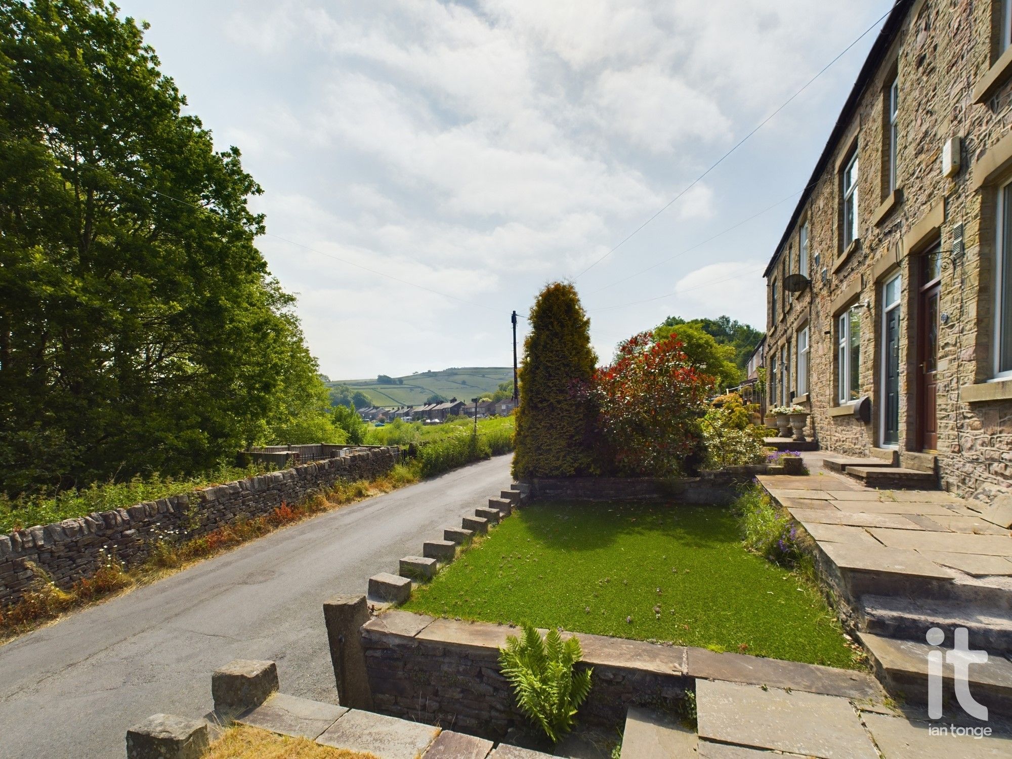3 bedroom end terraced house Under Offer in High Peak - Photograph 12.