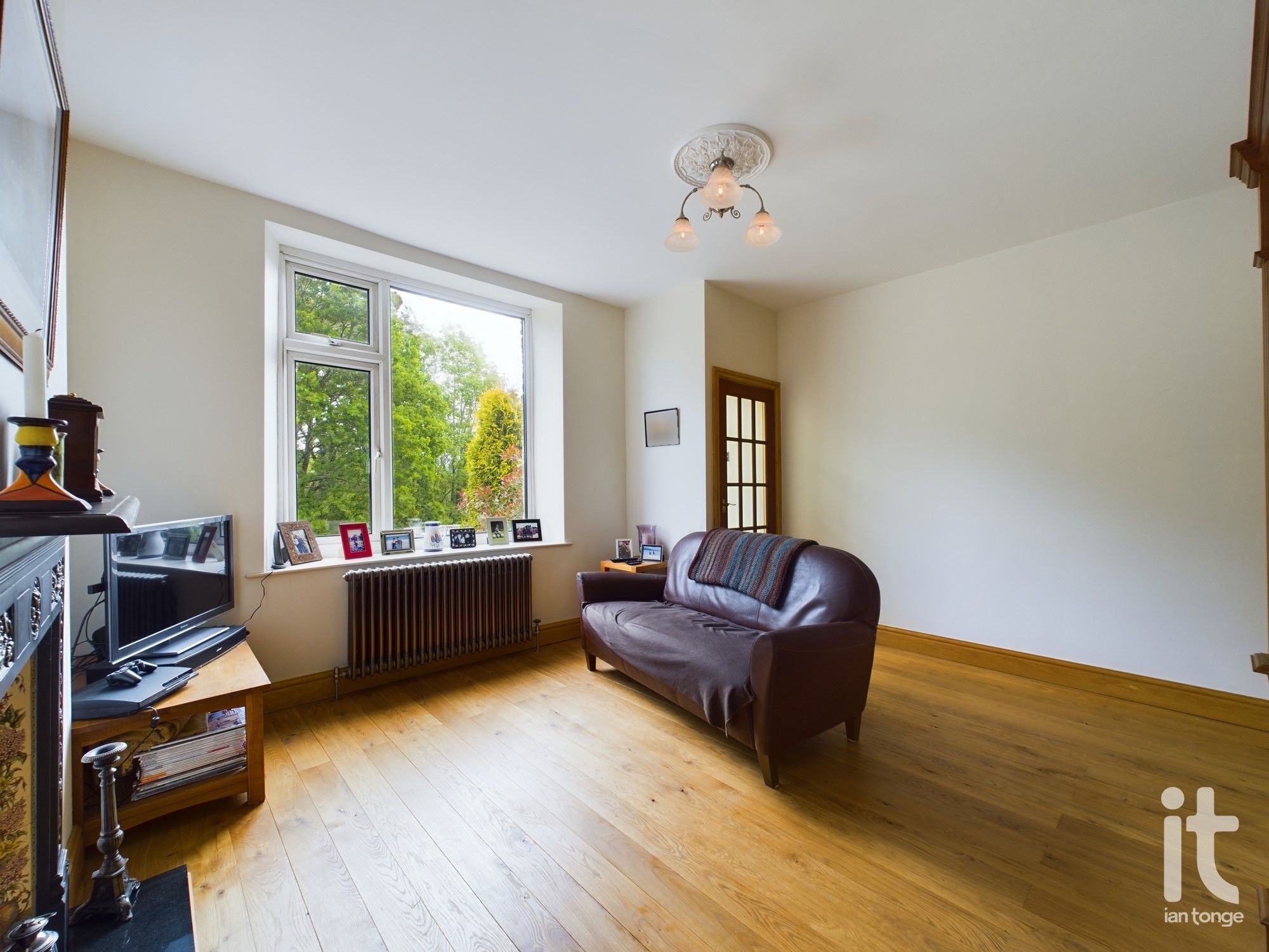 3 bedroom end terraced house Under Offer in High Peak - Photograph 21.