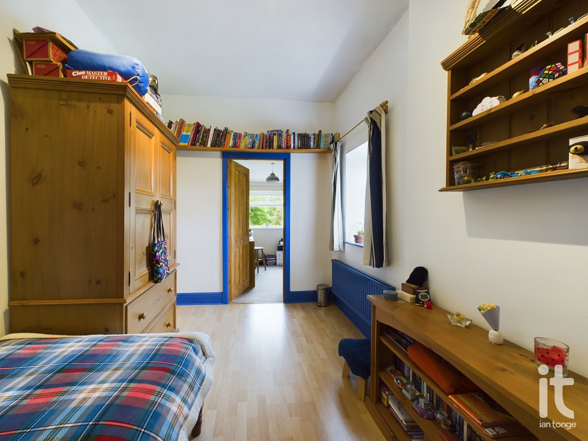 3 bedroom end terraced house Under Offer in High Peak - Photograph 13.