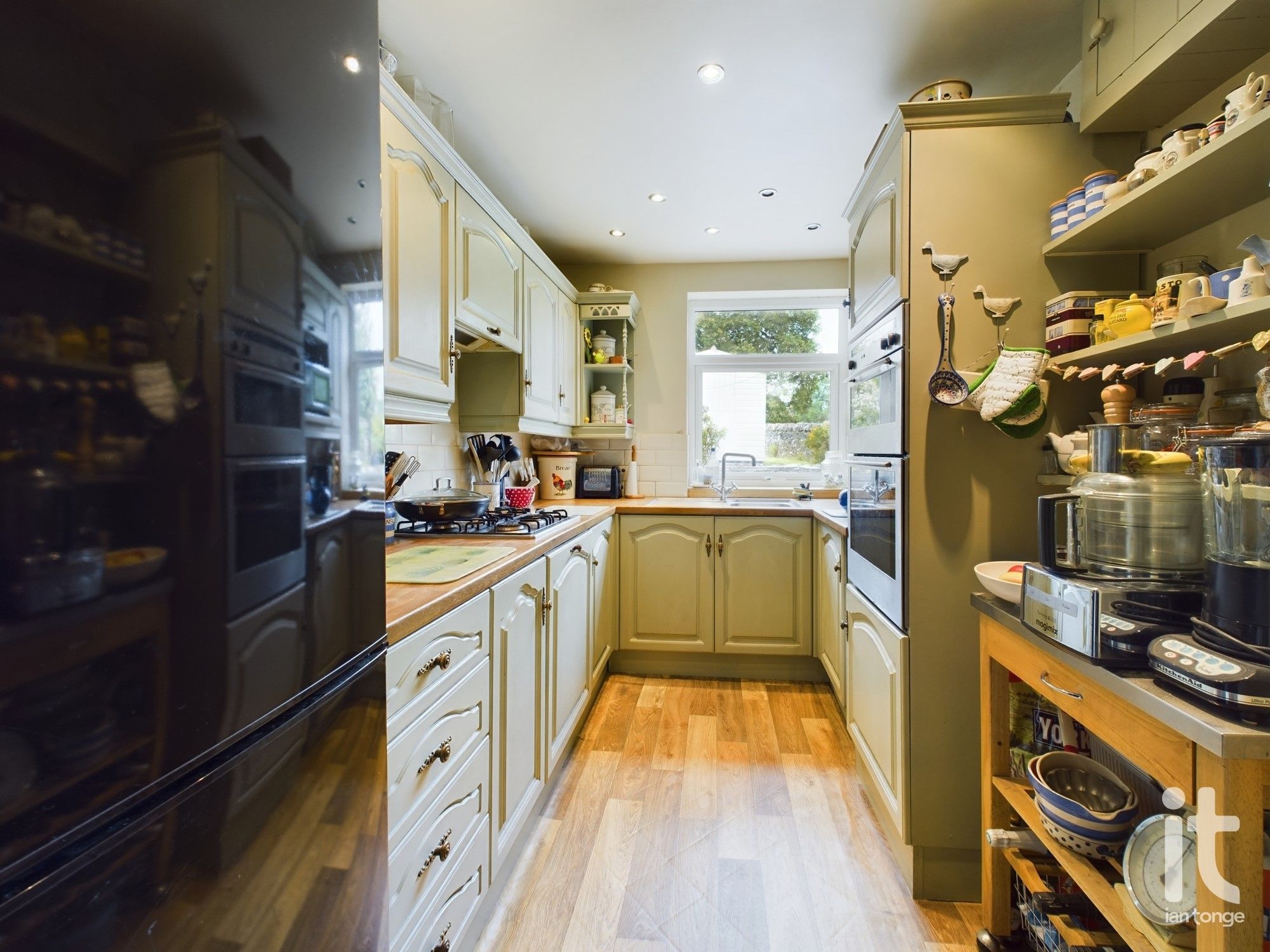 3 bedroom end terraced house Under Offer in High Peak - Photograph 18.