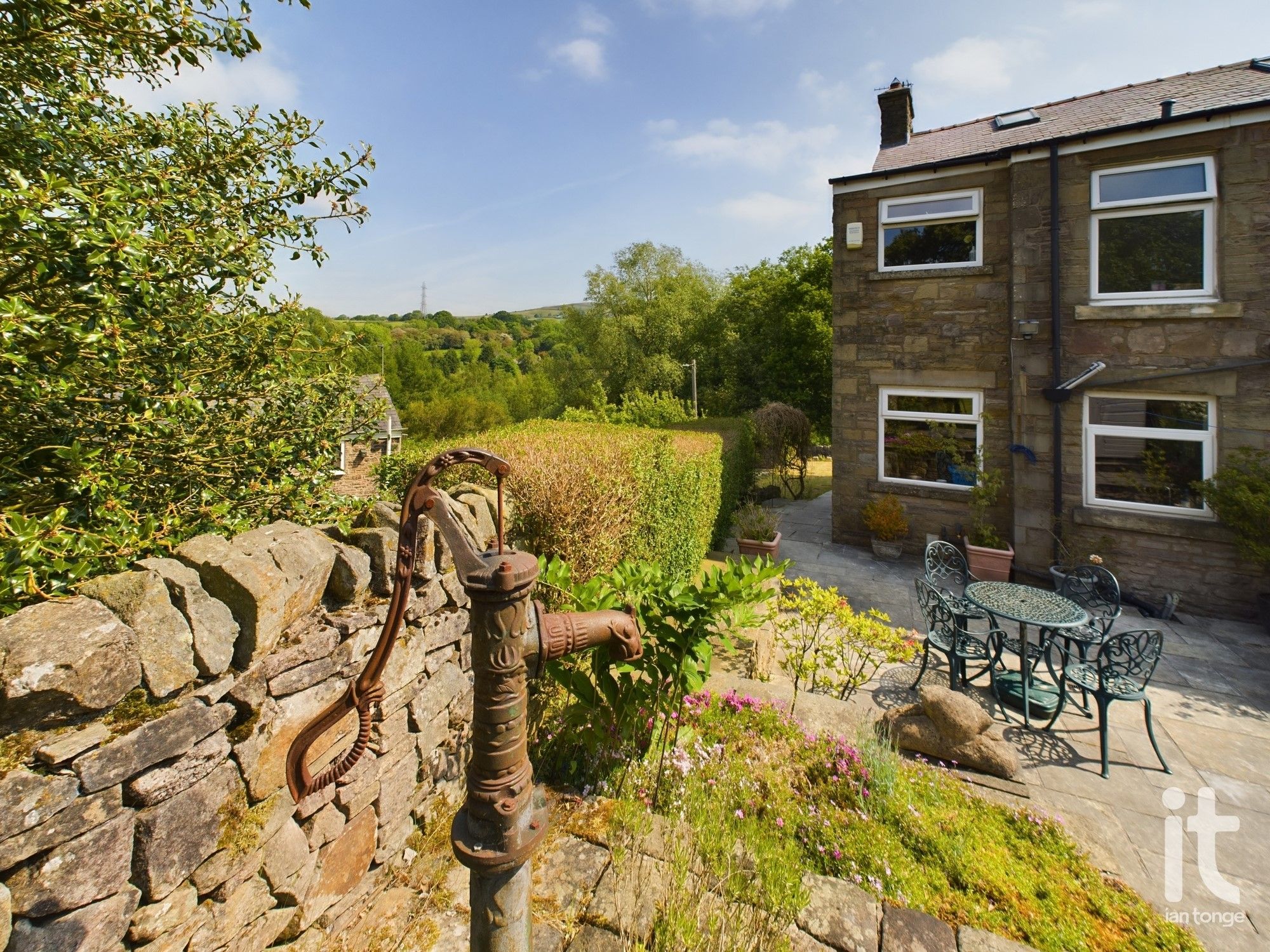 3 bedroom end terraced house Under Offer in High Peak - Photograph 26.