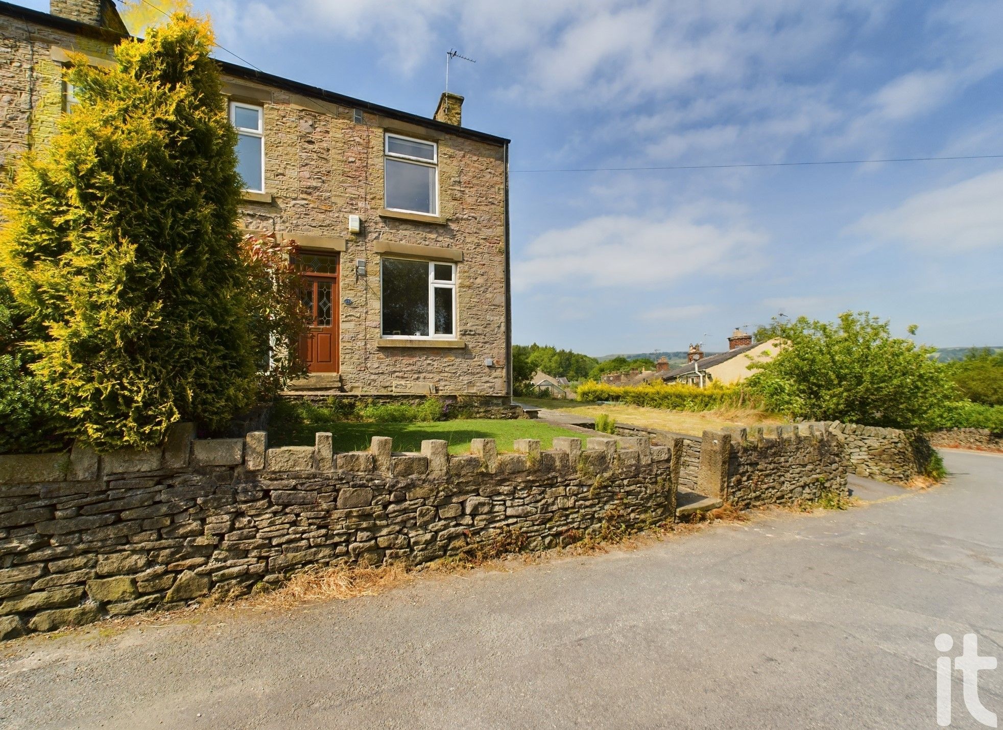 3 bedroom end terraced house Under Offer in High Peak - Photograph 13.