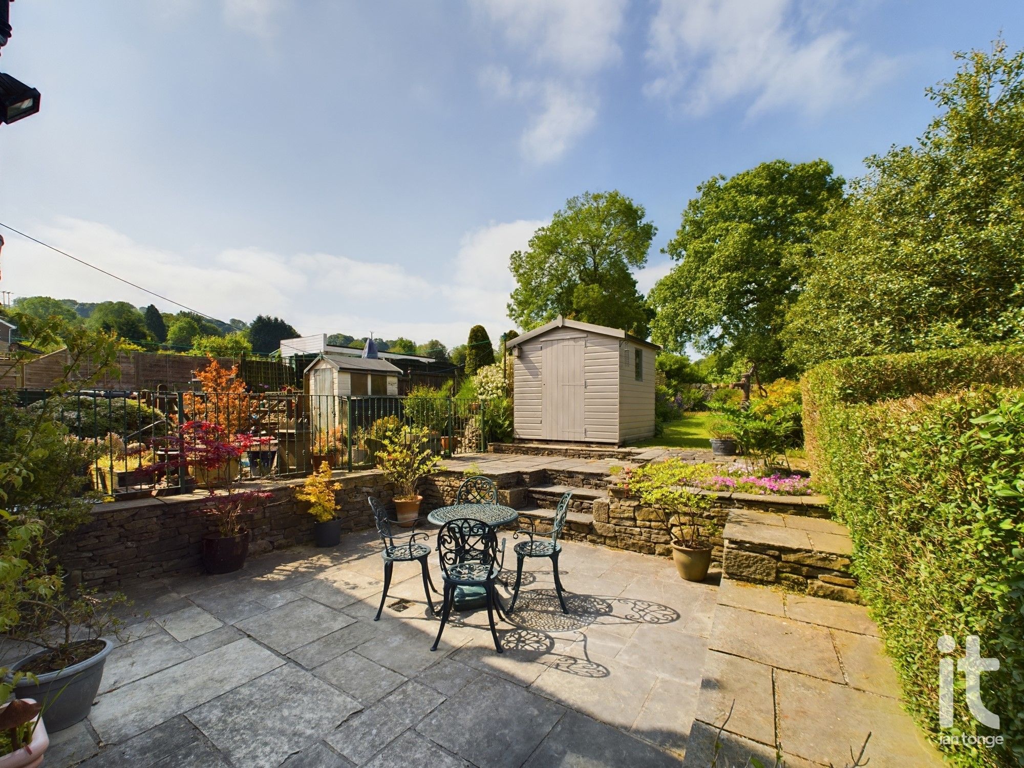 3 bedroom end terraced house Under Offer in High Peak - Photograph 15.