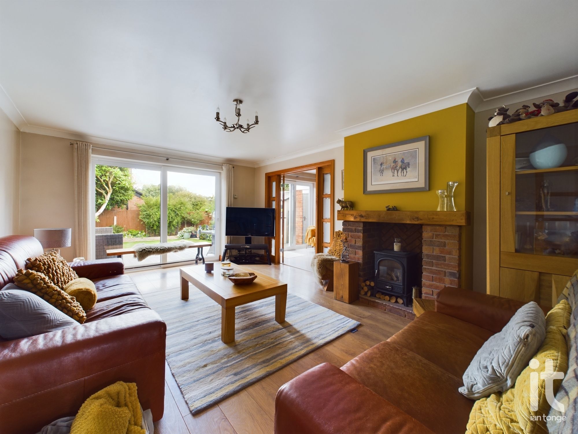 3 bedroom link detached house Sold in Stockport - Photograph 7.