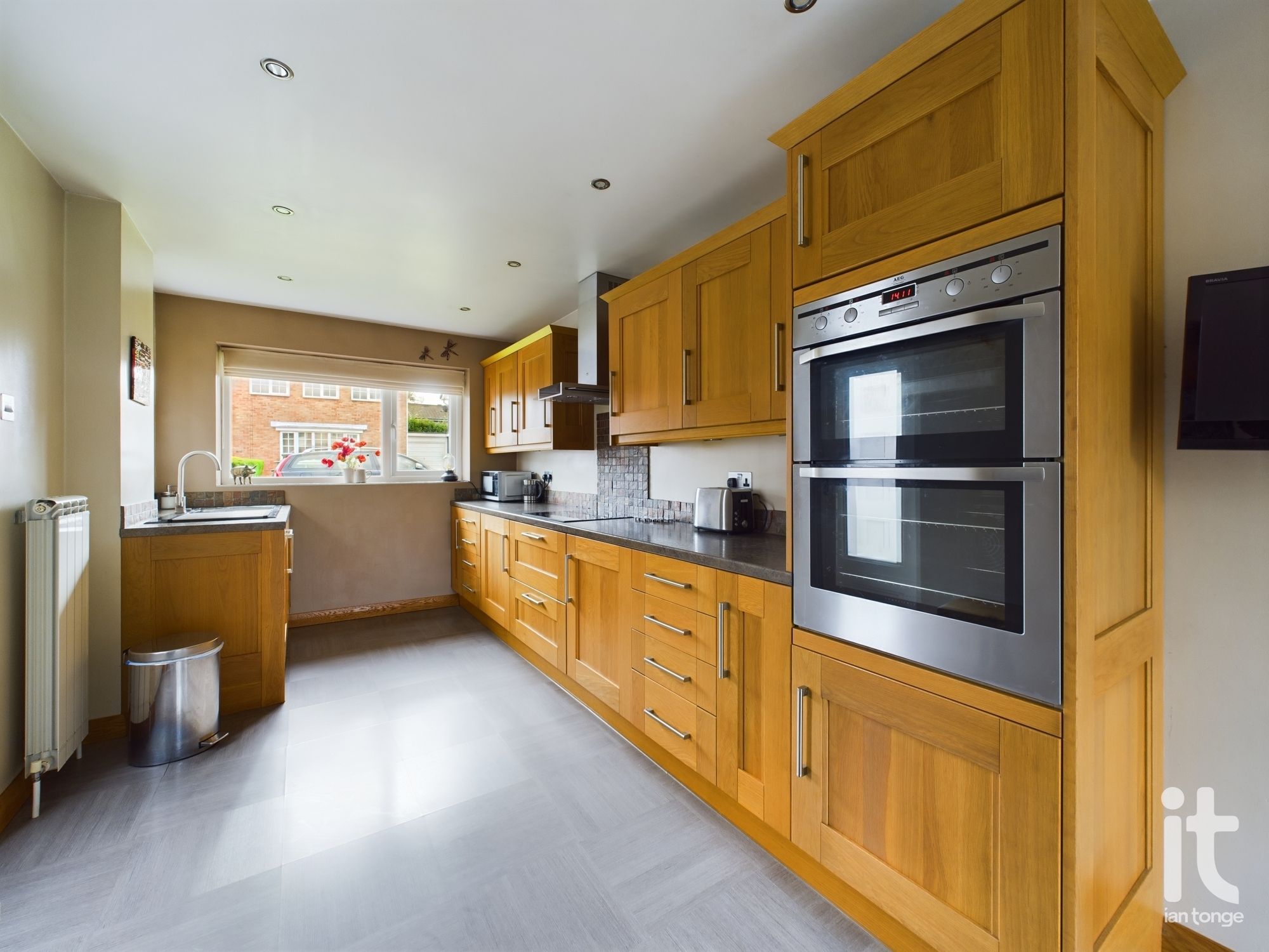 3 bedroom link detached house Sold in Stockport - Photograph 9.