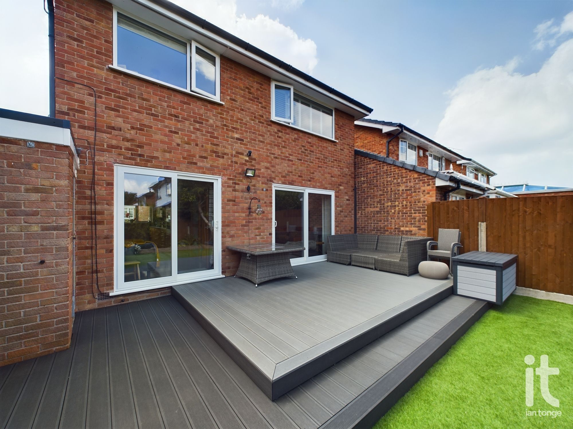 3 bedroom link detached house Sold in Stockport - Photograph 24.