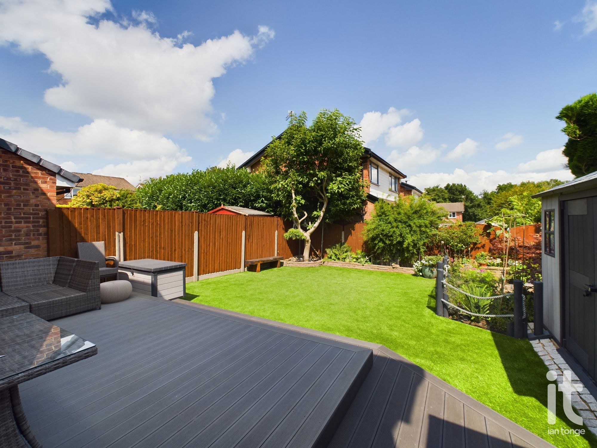 3 bedroom link detached house Sold in Stockport - Photograph 3.