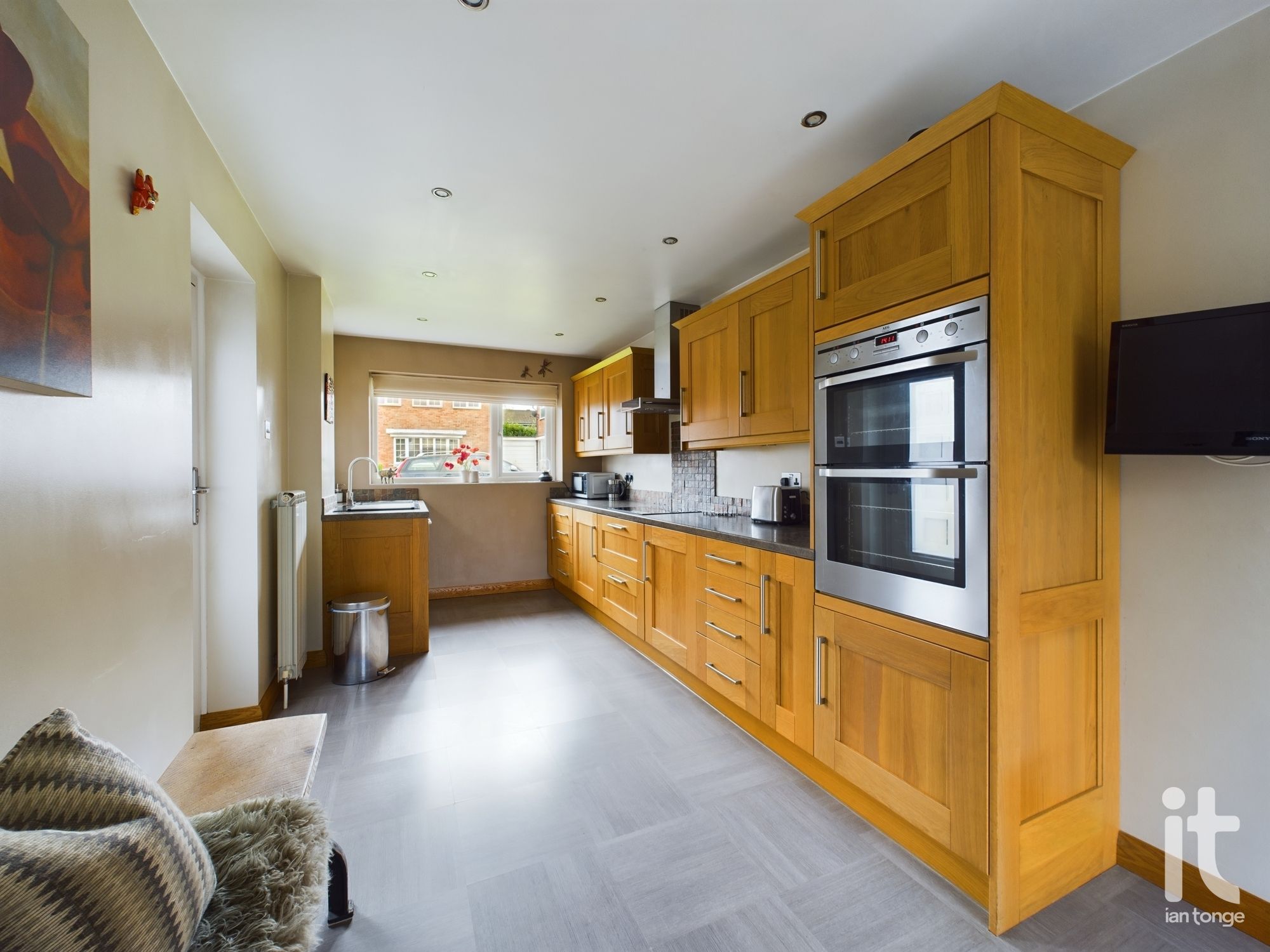 3 bedroom link detached house Sold in Stockport - Photograph 10.