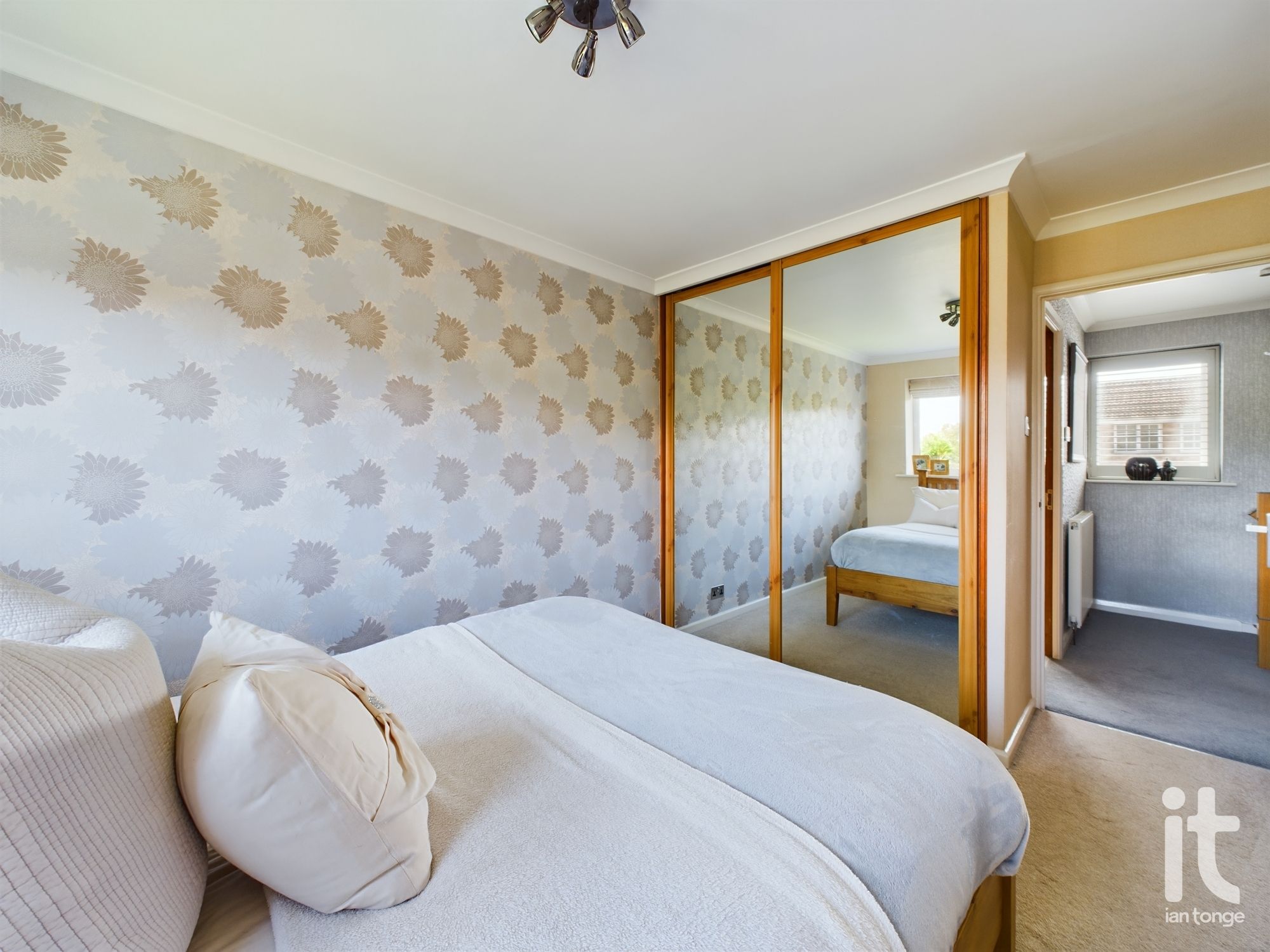 3 bedroom link detached house Sold in Stockport - Photograph 14.